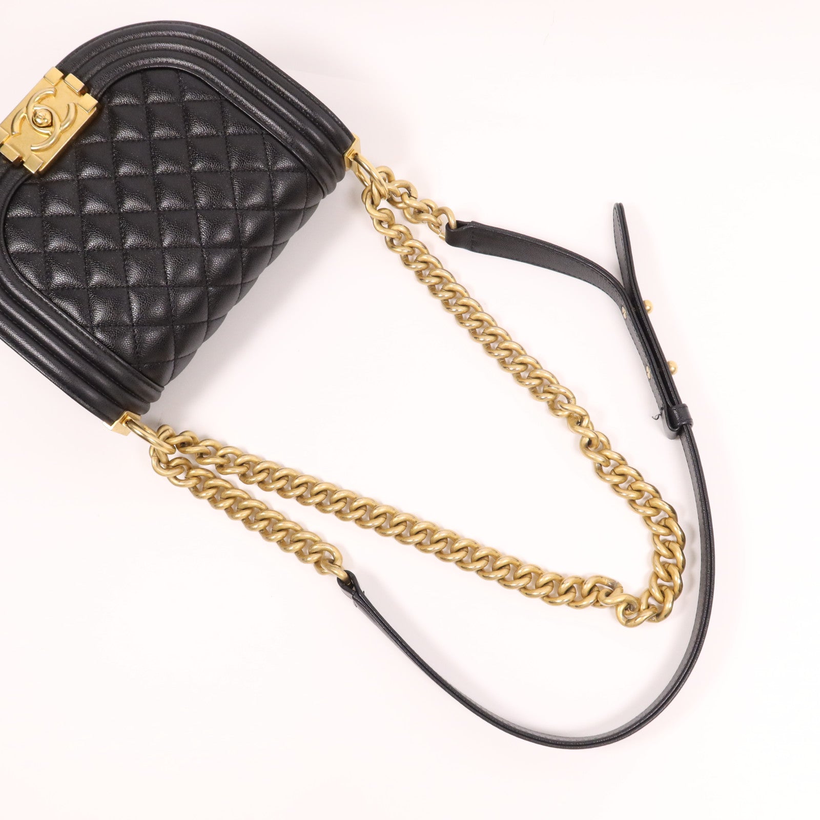 CHANEL 牛皮皮革Boy Messenger金扣鏈帶肩背袋