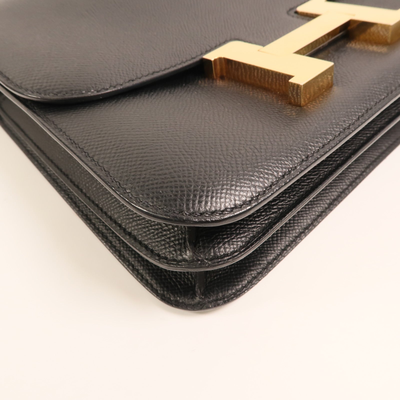 HERMES Epsom皮革Constance 24金扣肩背袋Noir