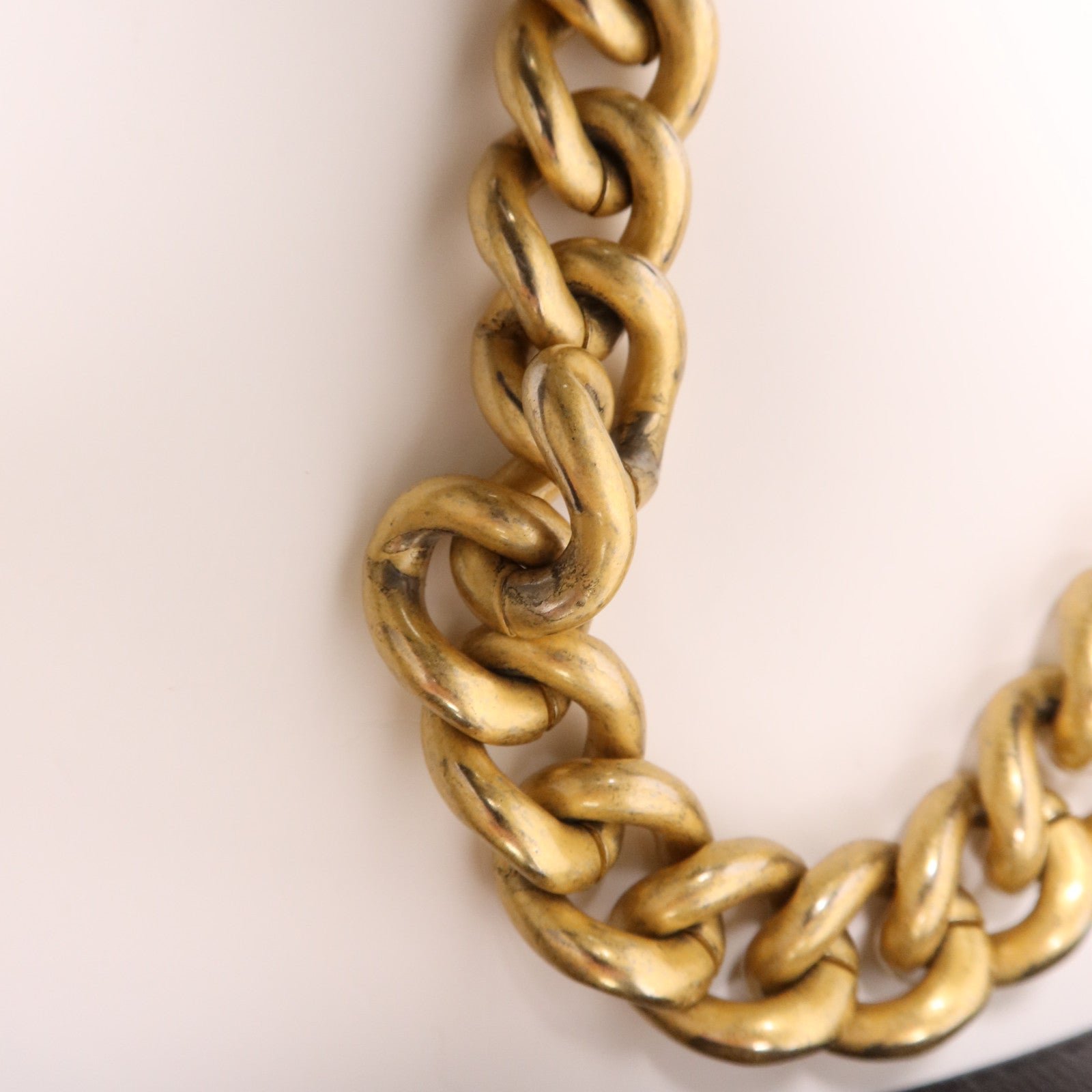 CHANEL 牛皮皮革Boy Messenger金扣鏈帶肩背袋