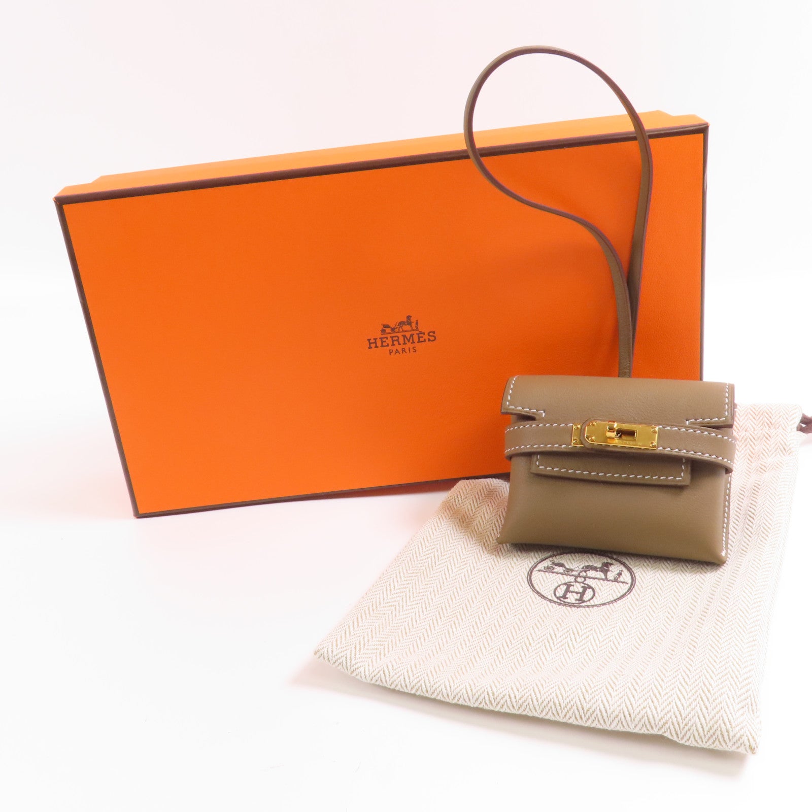 HERMES 【激減優惠】Swift皮革Kelly Festival Charm金扣掛飾Etoupe