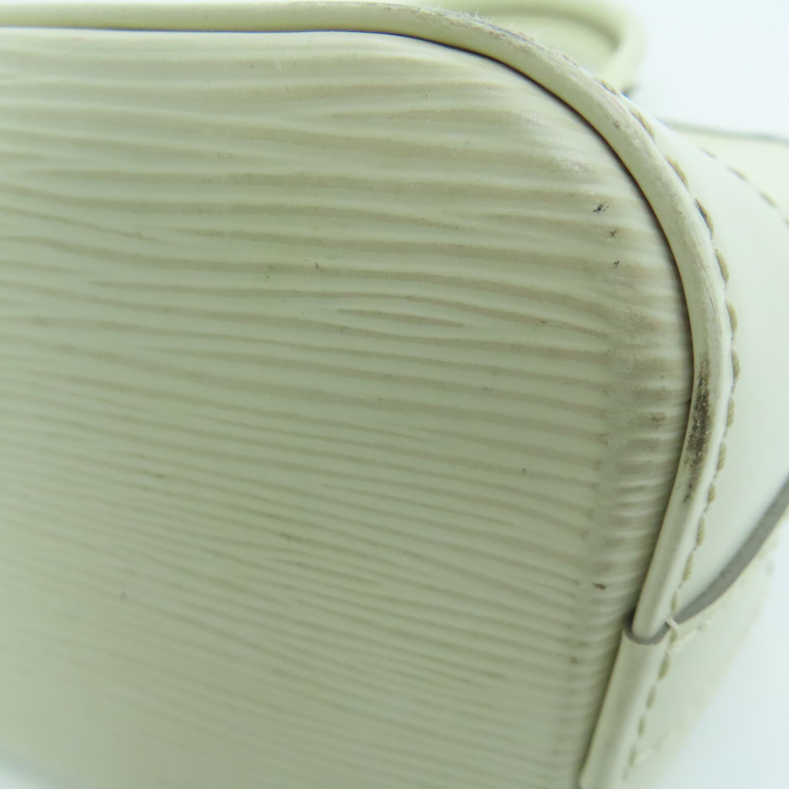 LOUIS VUITTON Epi Lockit Vertical Silver Buckle Handle Bag White