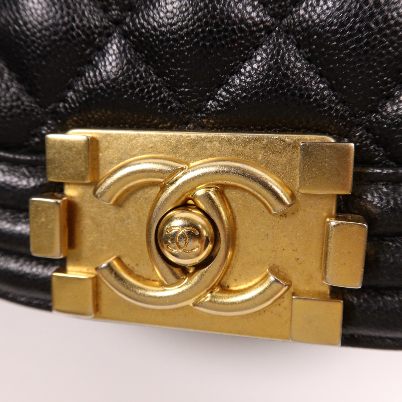 CHANEL 牛皮皮革Boy Messenger金扣鏈帶肩背袋