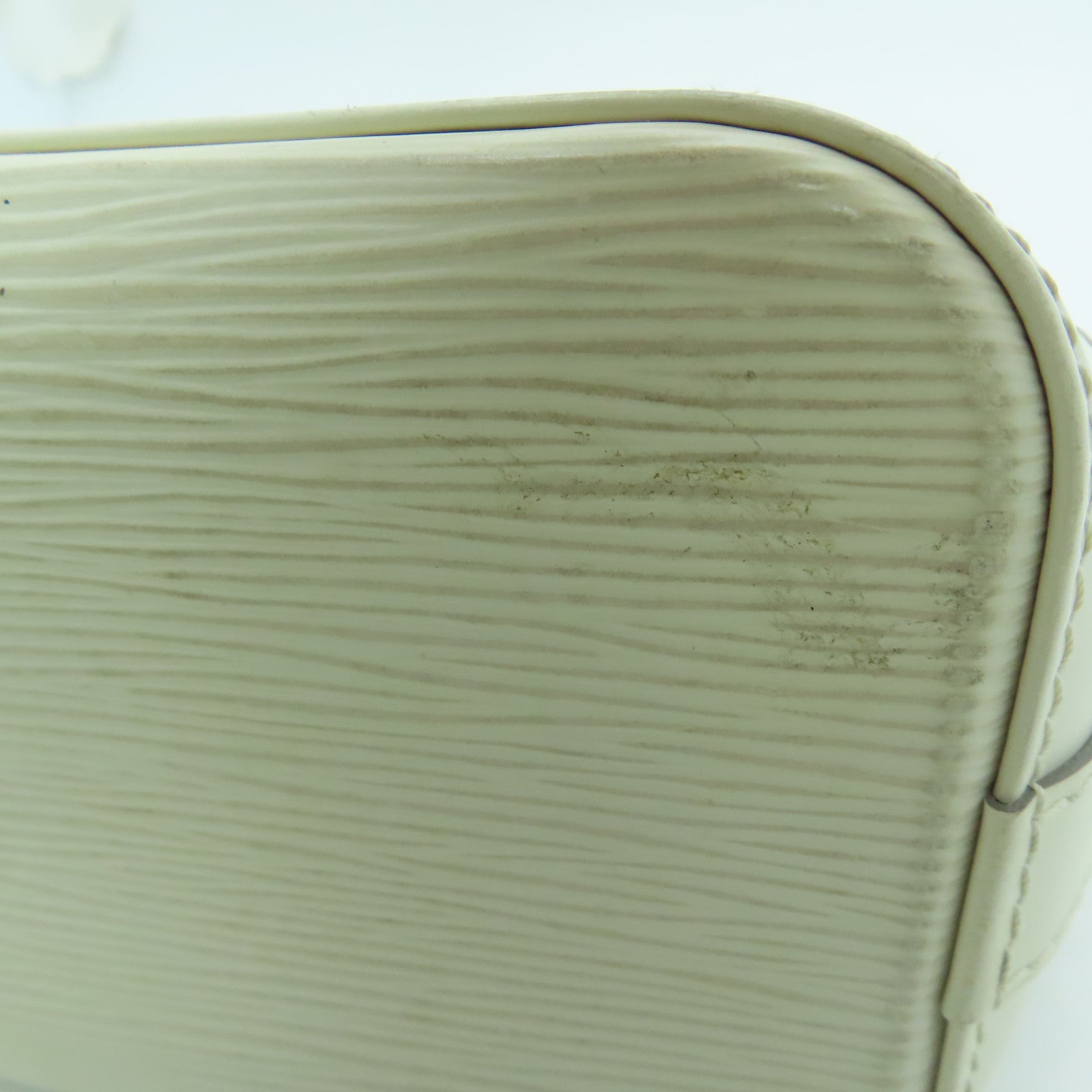 LOUIS VUITTON Epi Lockit Vertical Silver Buckle Handle Bag White
