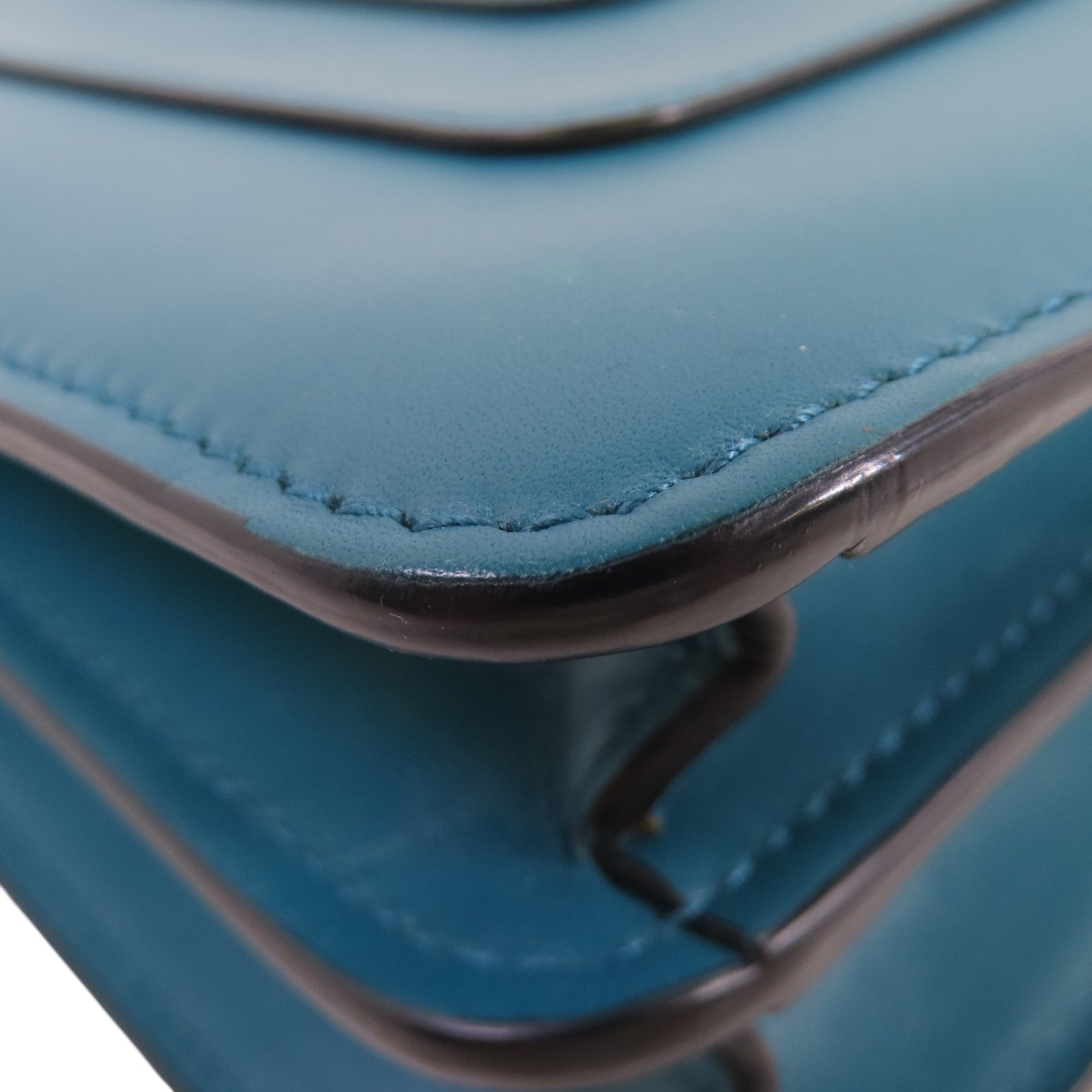 BVLGARI 牛皮皮革Serpenti Shoulder Bag金扣鏈帶肩背袋