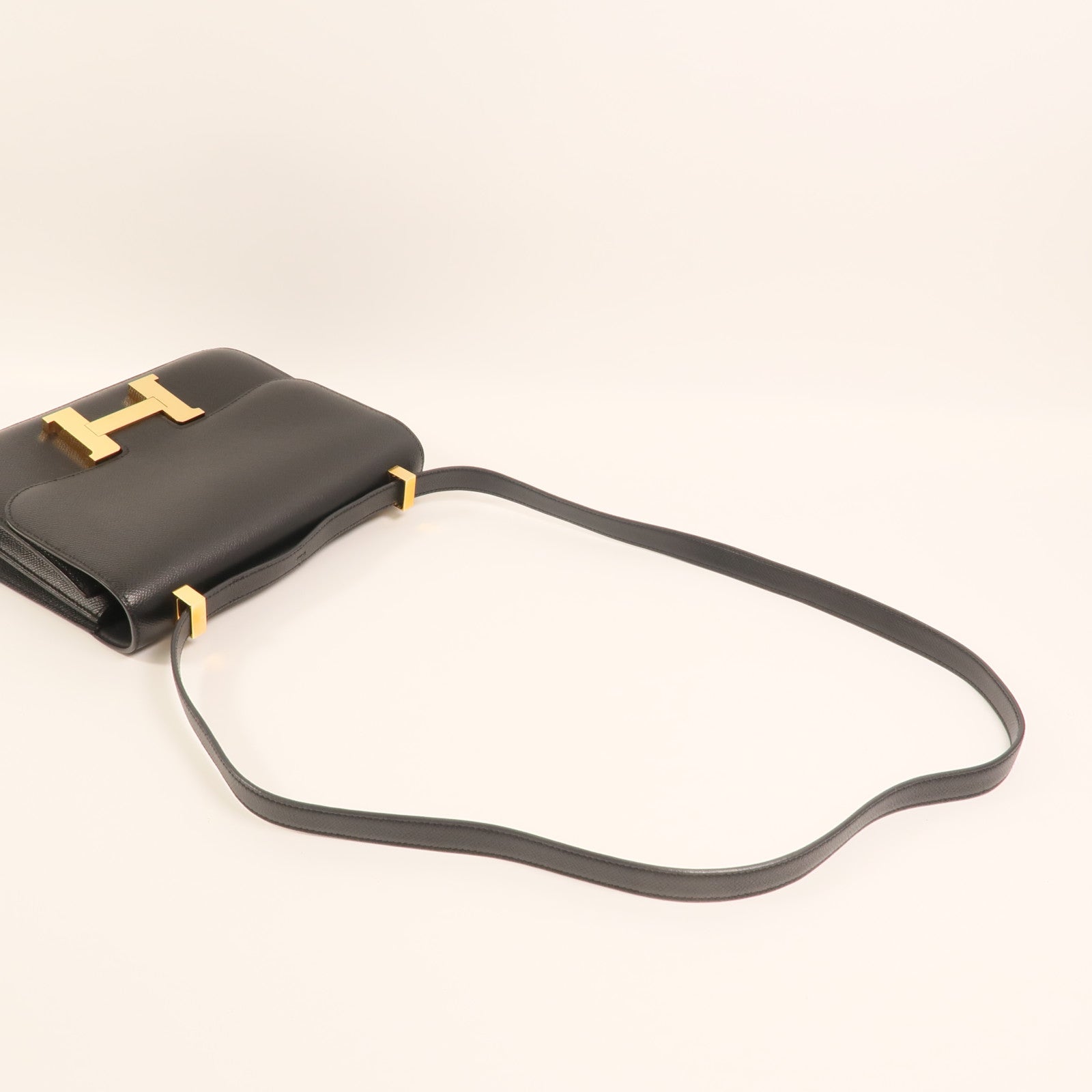 HERMES Epsom皮革Constance 24金扣肩背袋Noir