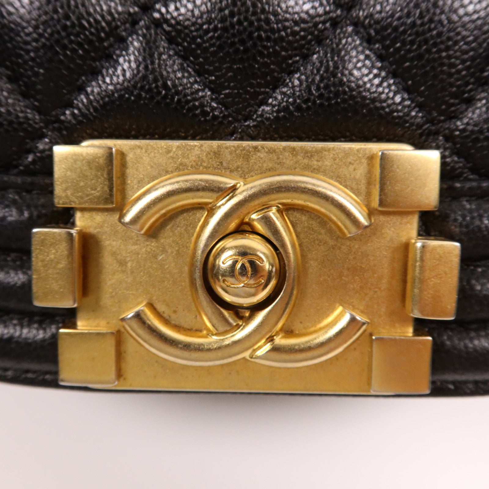 CHANEL 牛皮皮革Boy Messenger金扣鏈帶肩背袋