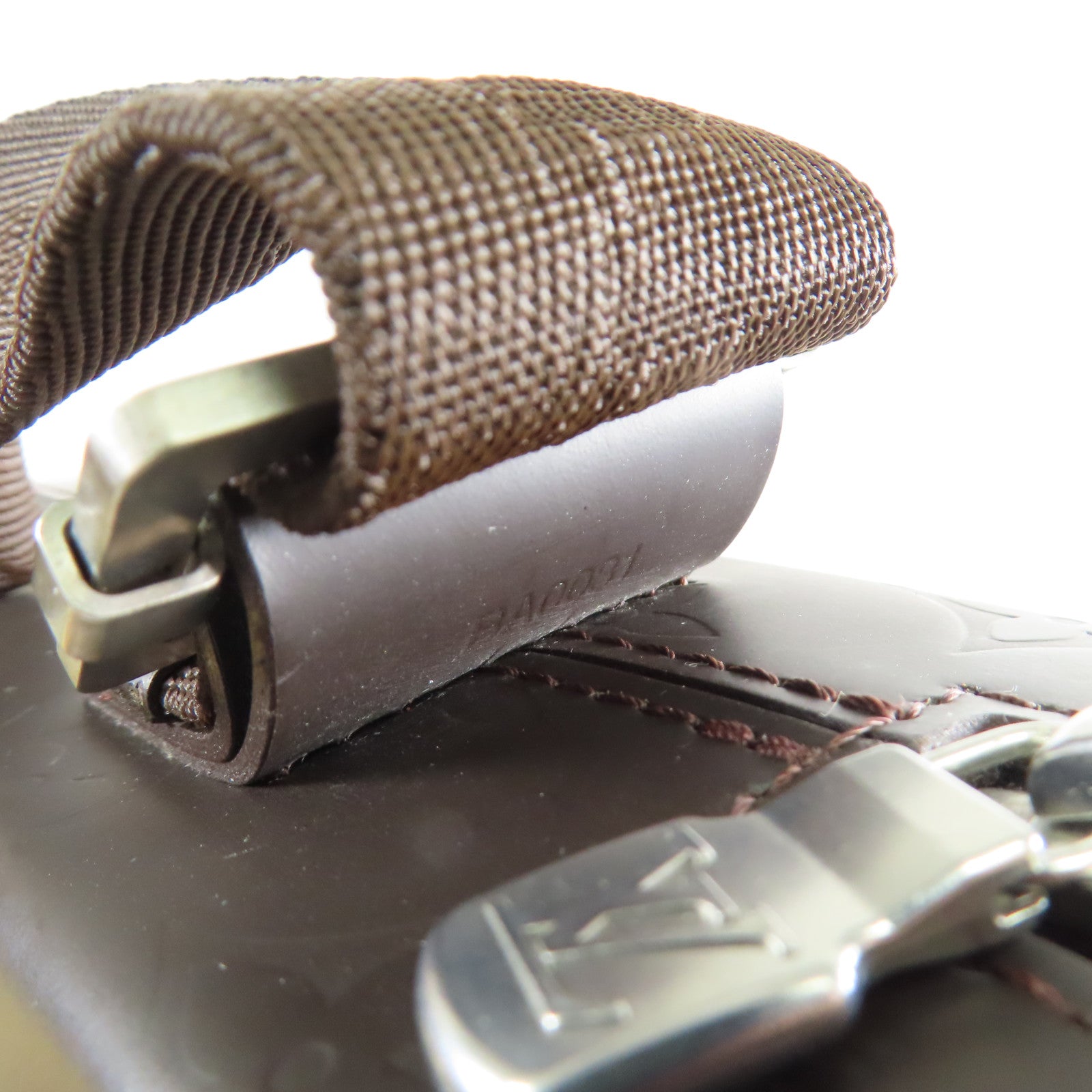 LOUIS VUITTON 【激減優惠】Monogram Glace Steve銀扣鏈帶肩背袋