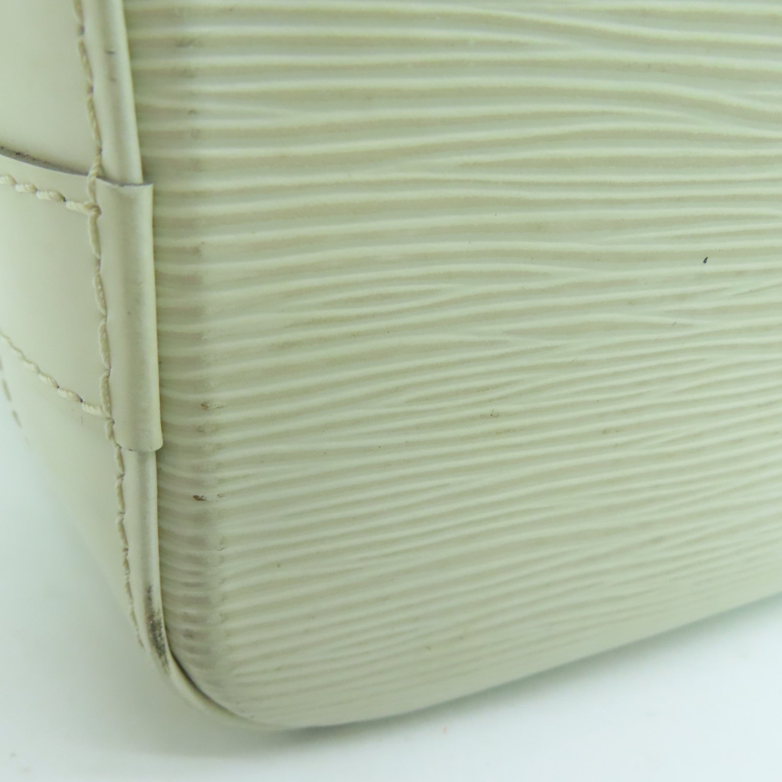 LOUIS VUITTON Epi Lockit Vertical Silver Buckle Handle Bag White