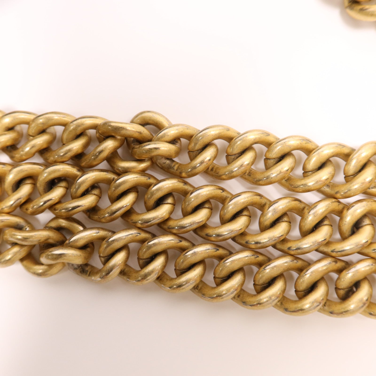 CHANEL 牛皮皮革Boy Messenger金扣鏈帶肩背袋