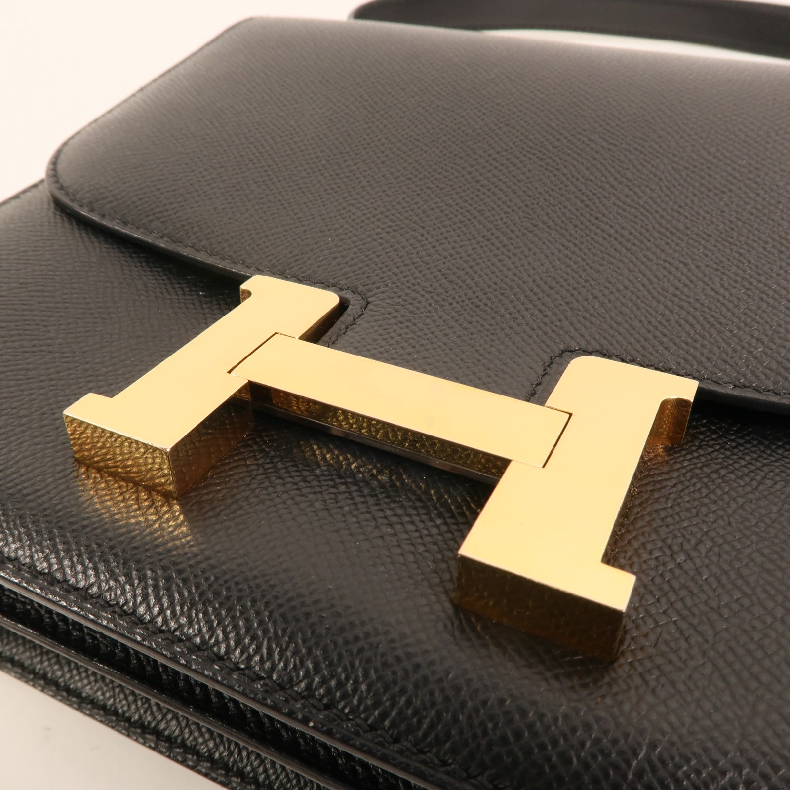 HERMES Epsom皮革Constance 24金扣肩背袋Noir