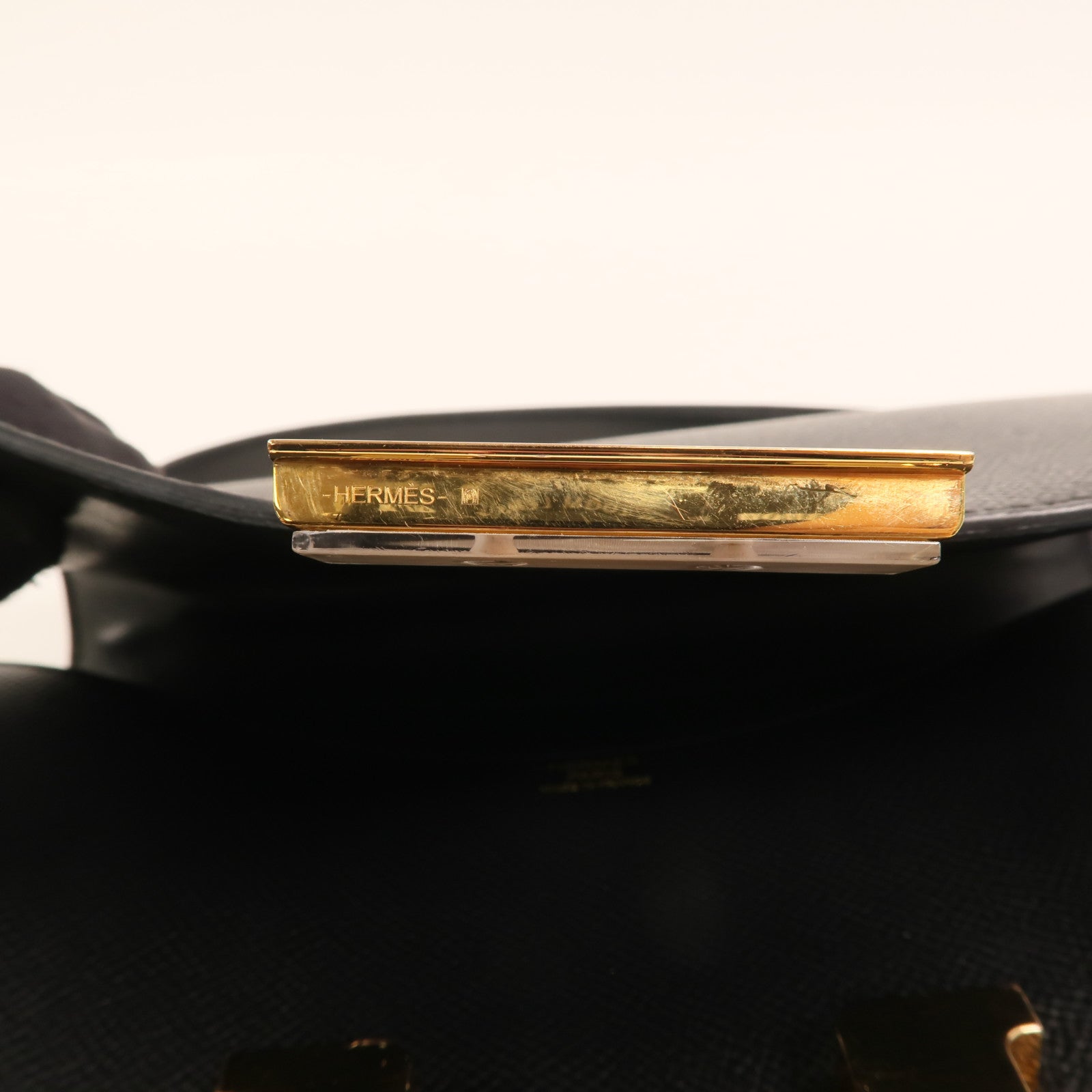 HERMES Epsom皮革Constance 24金扣肩背袋Noir