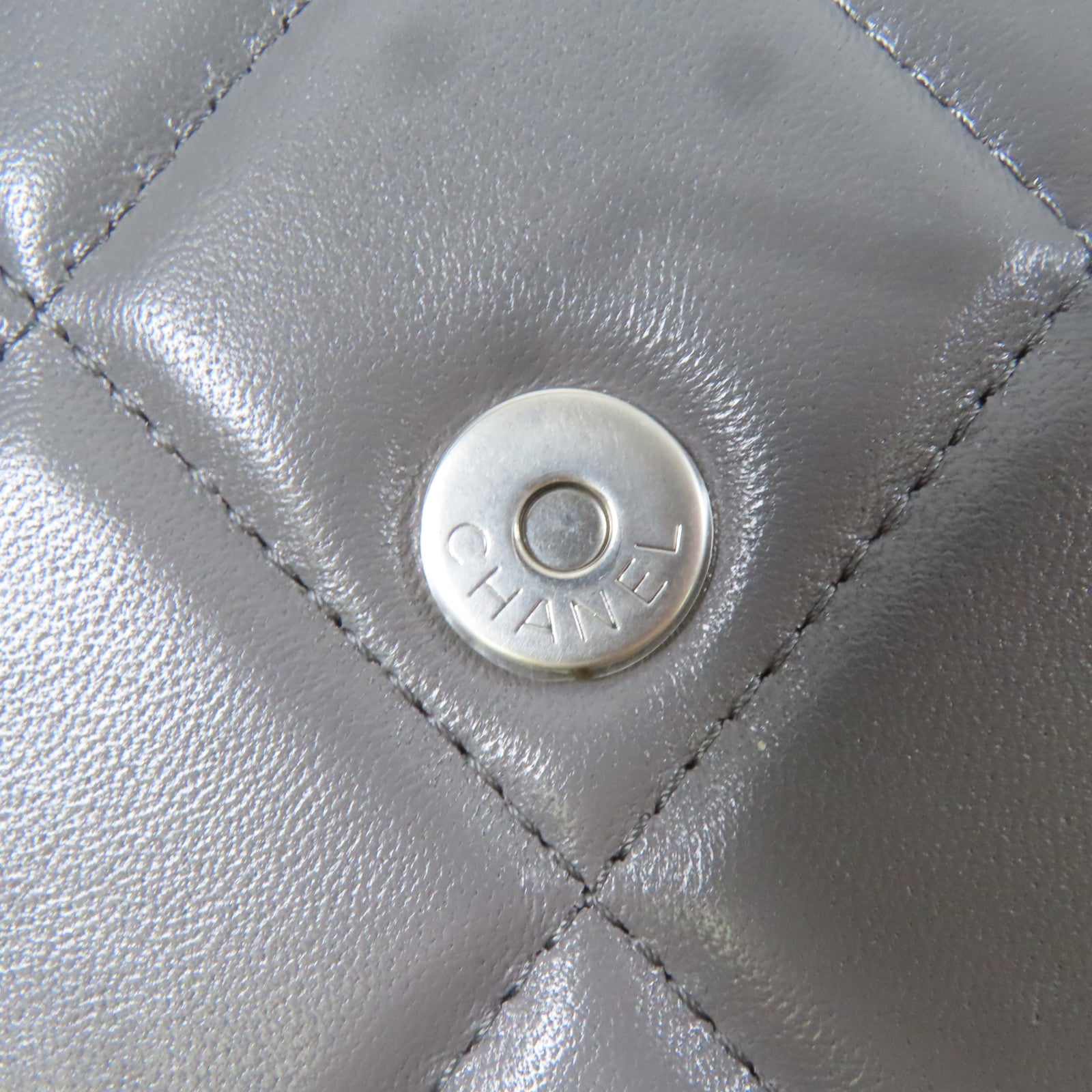 CHANEL 菱格羊皮皮革19 Phone Case鏈帶手挽肩背兩用袋灰色