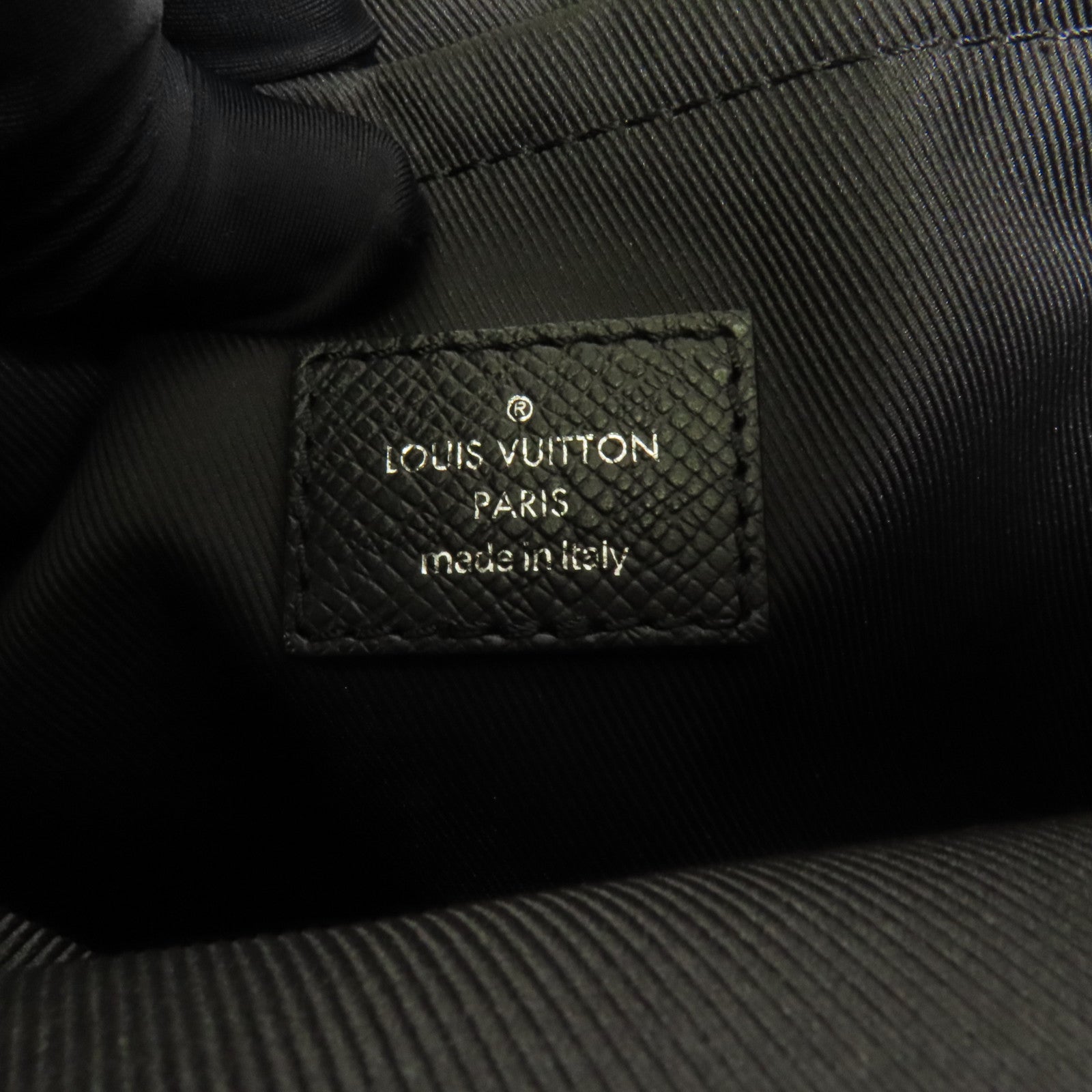 LOUIS VUITTON Monogram Eclipse/Taiga Outdoor Messenger銀扣肩背袋