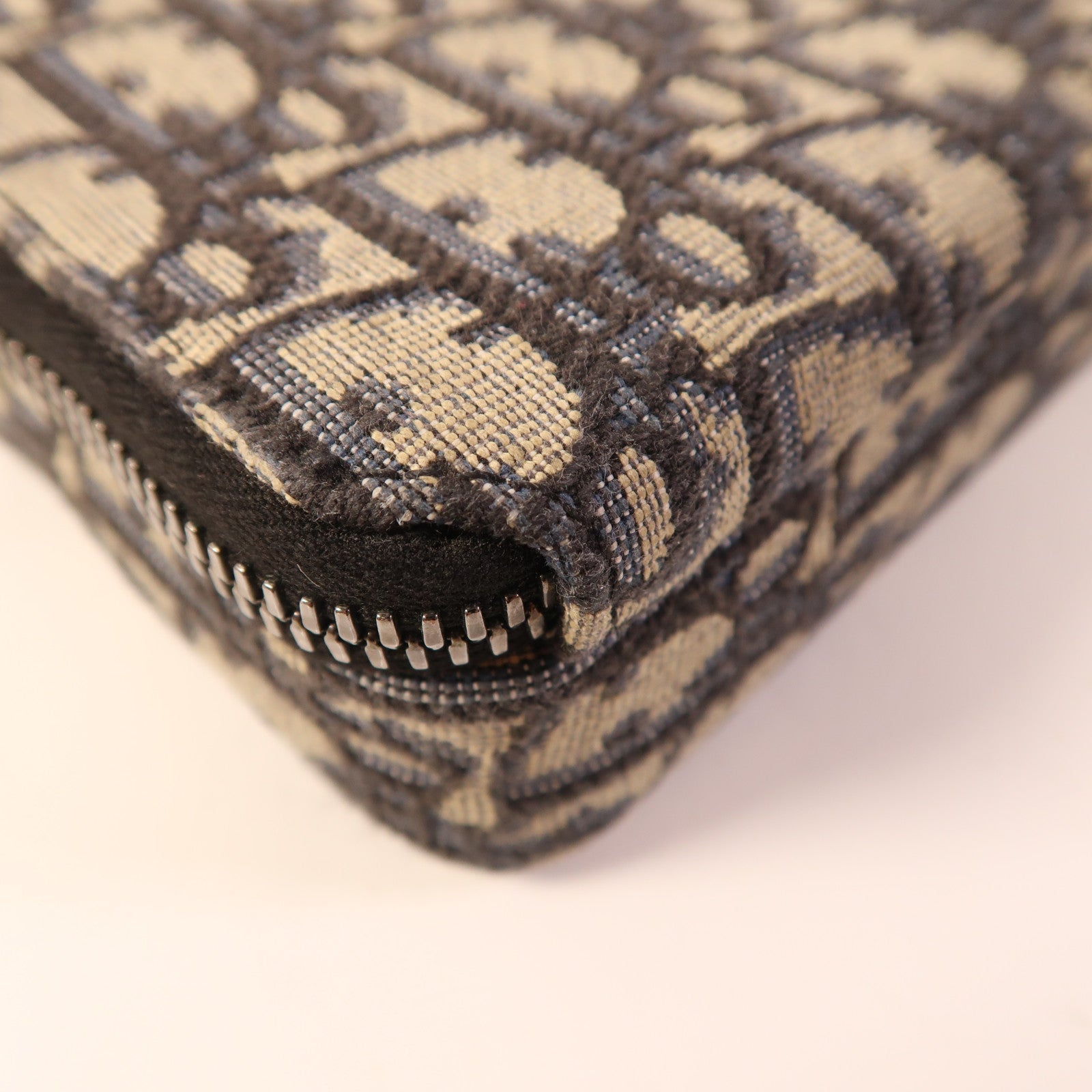 Dior 塗層帆布Zipped Pouch With Strap銀扣肩背袋