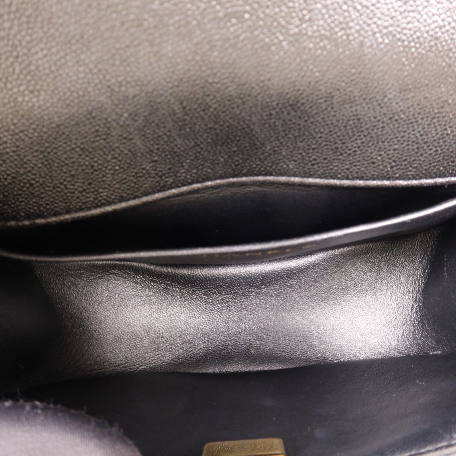 CHANEL 牛皮皮革Boy Messenger金扣鏈帶肩背袋