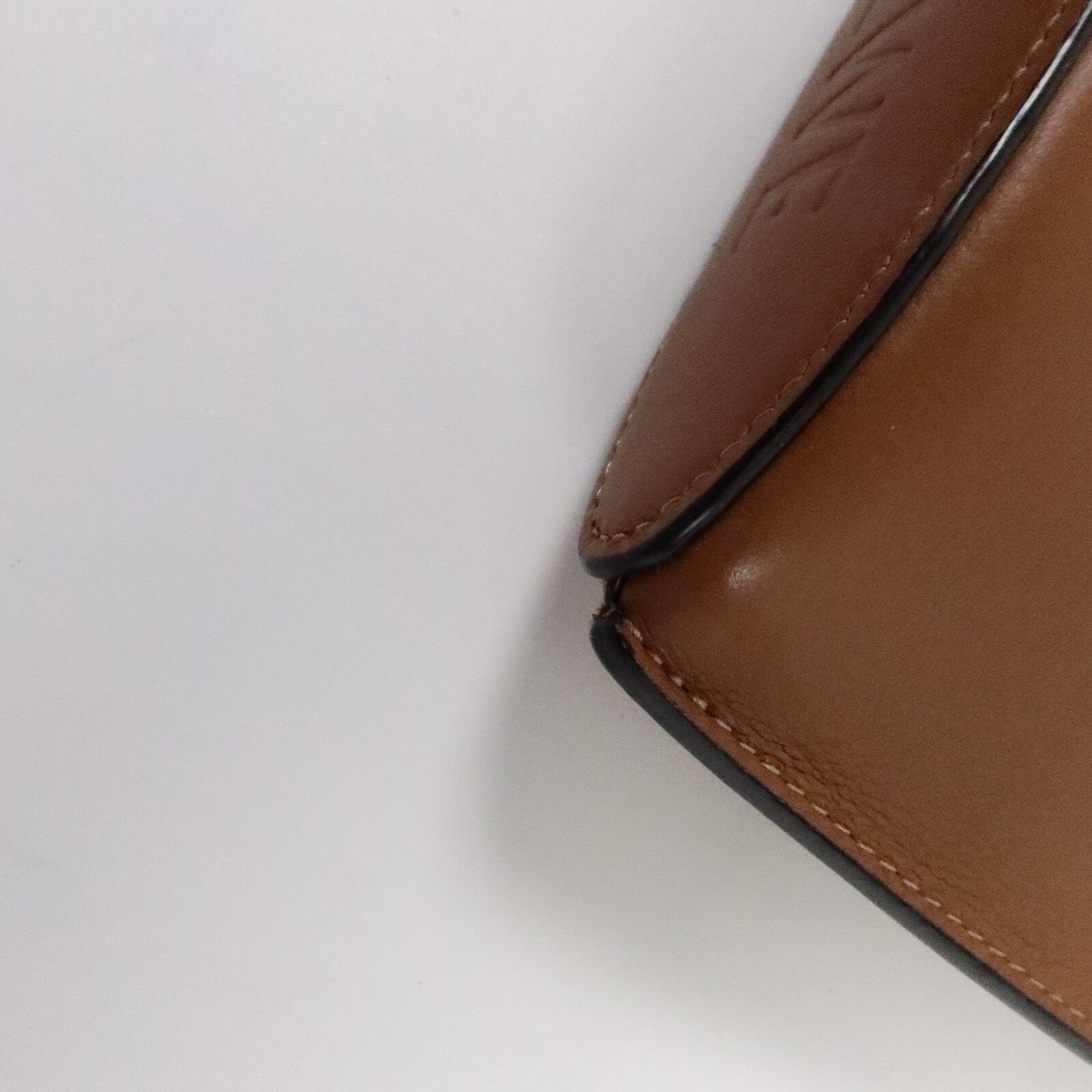 LOEWE 牛皮皮革Dice Pocket肩背袋