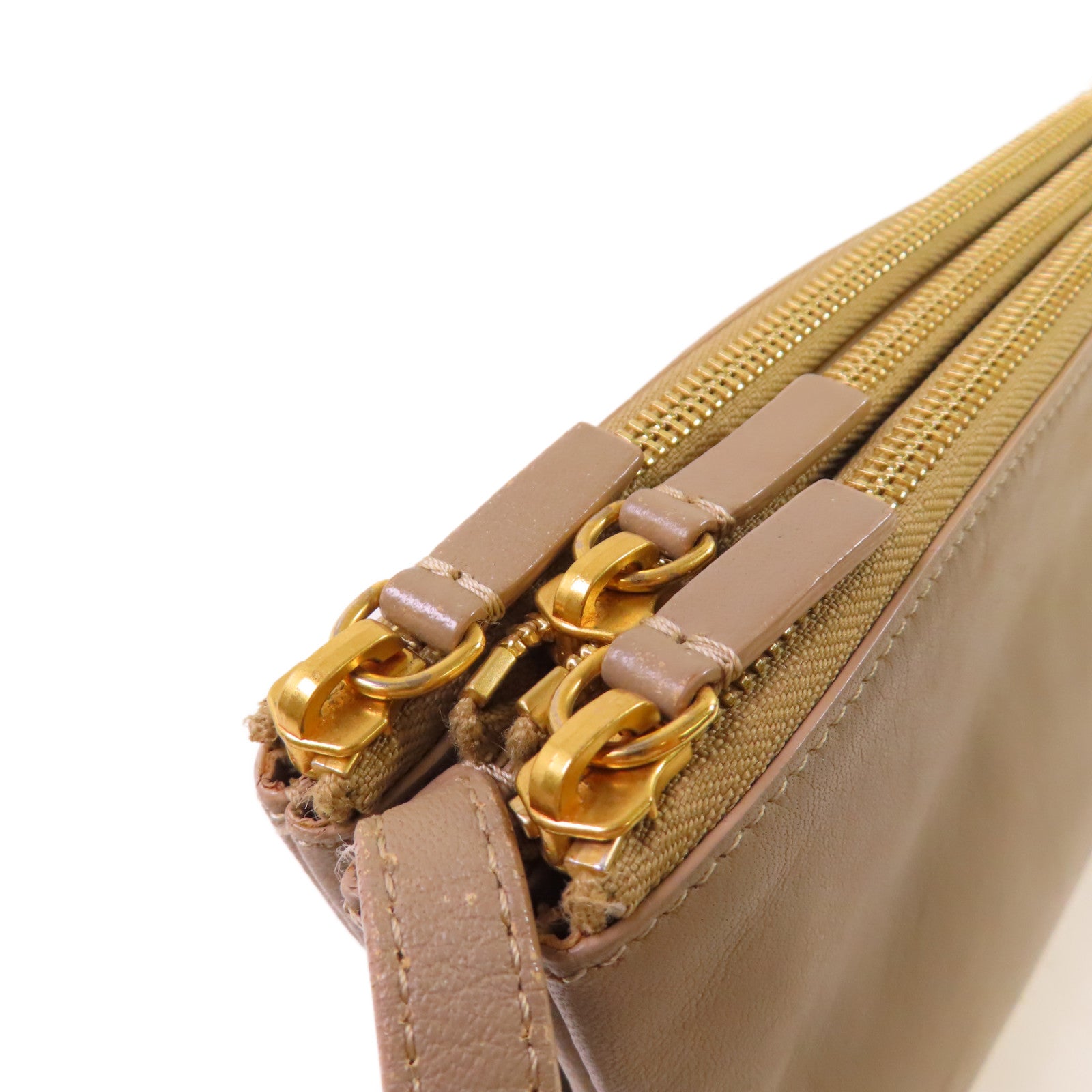 CELINE 牛皮皮革Trio Shoulder Bag金扣肩背袋米色