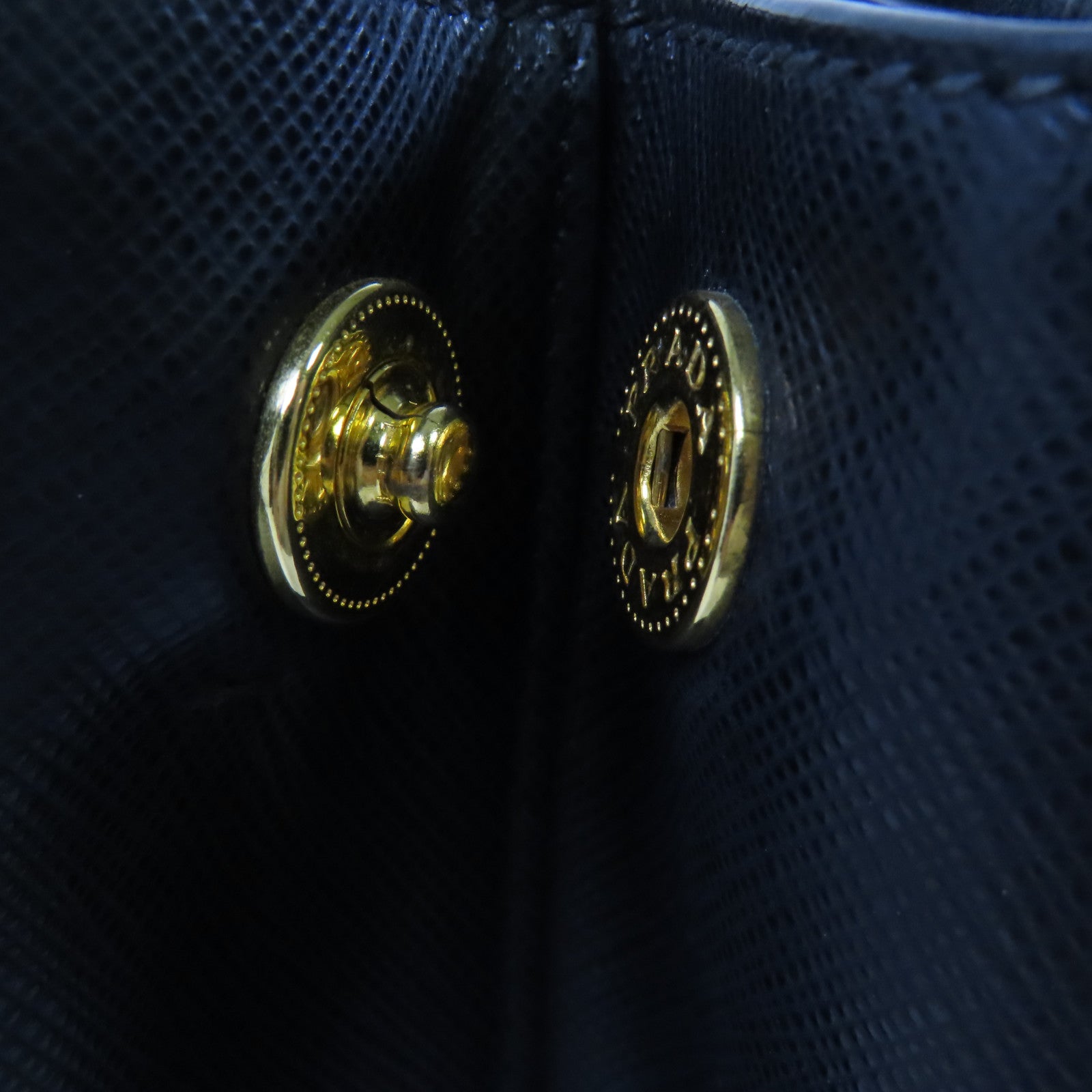 PRADA Saffiano皮革2Way Shoulder金扣手挽肩背兩用袋