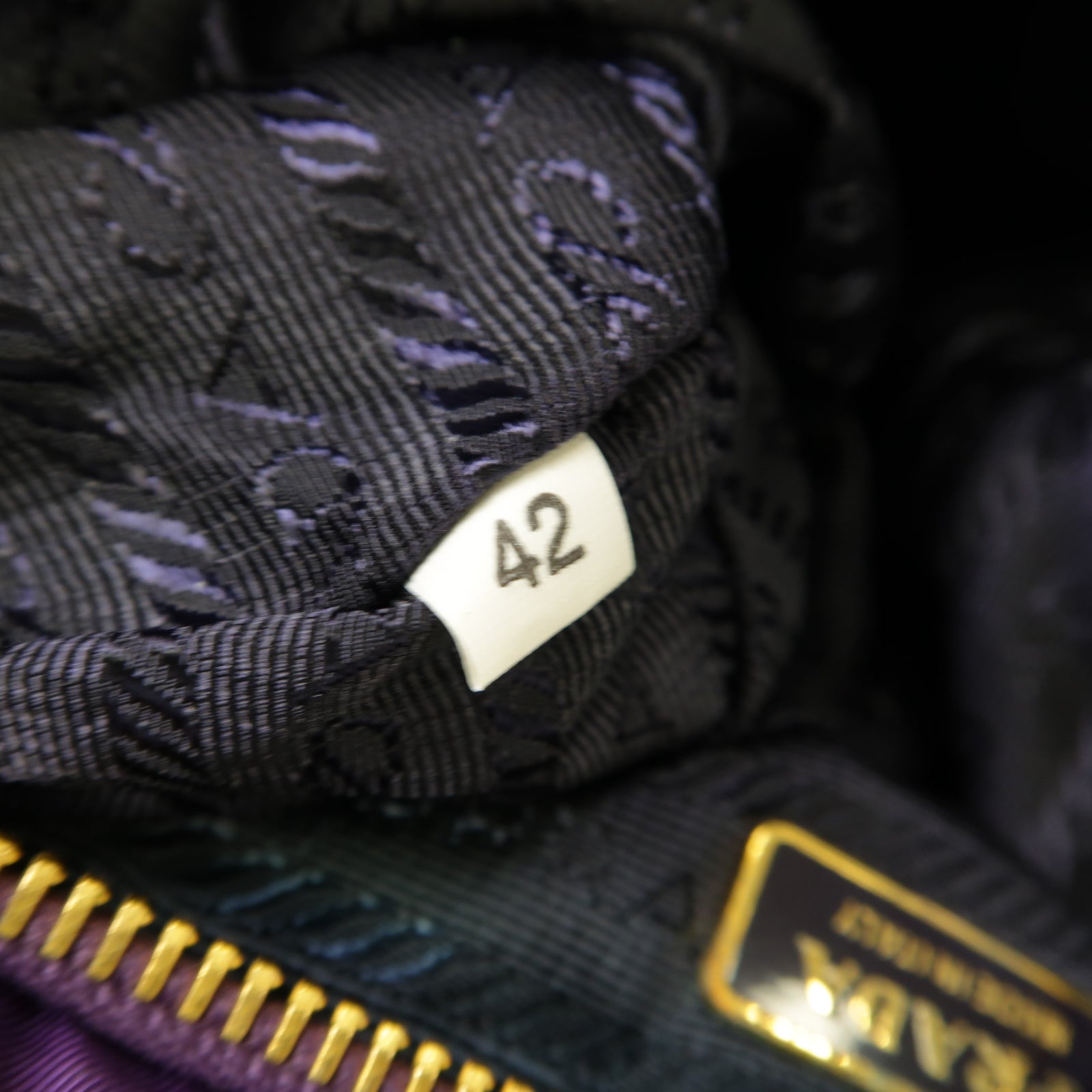 PRADA 尼龍Clutch Bag金扣手拿包紫色