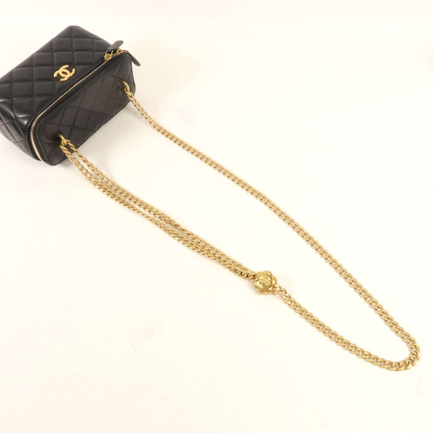 CHANEL 牛皮皮革Vanity Case金扣鏈帶肩背袋