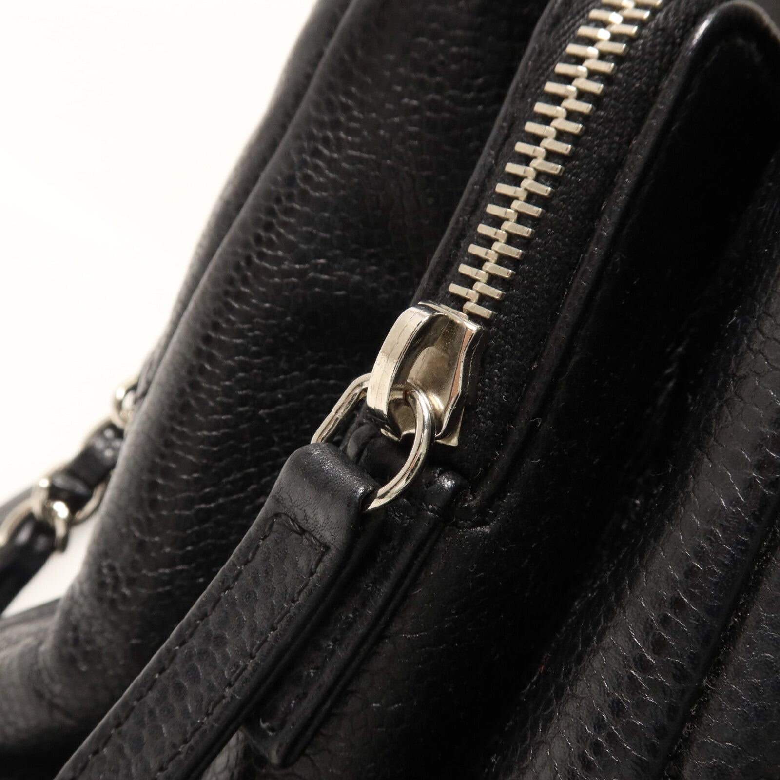 CHANEL 牛皮皮革Timeless CC Soft Bag鏈帶肩背袋