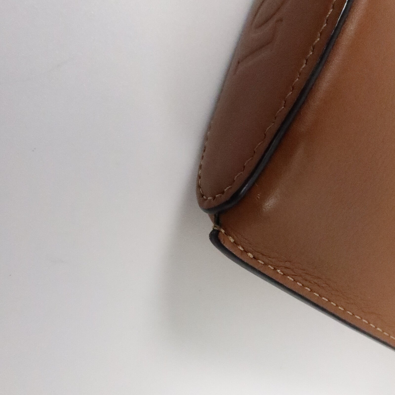 LOEWE 牛皮皮革Dice Pocket肩背袋
