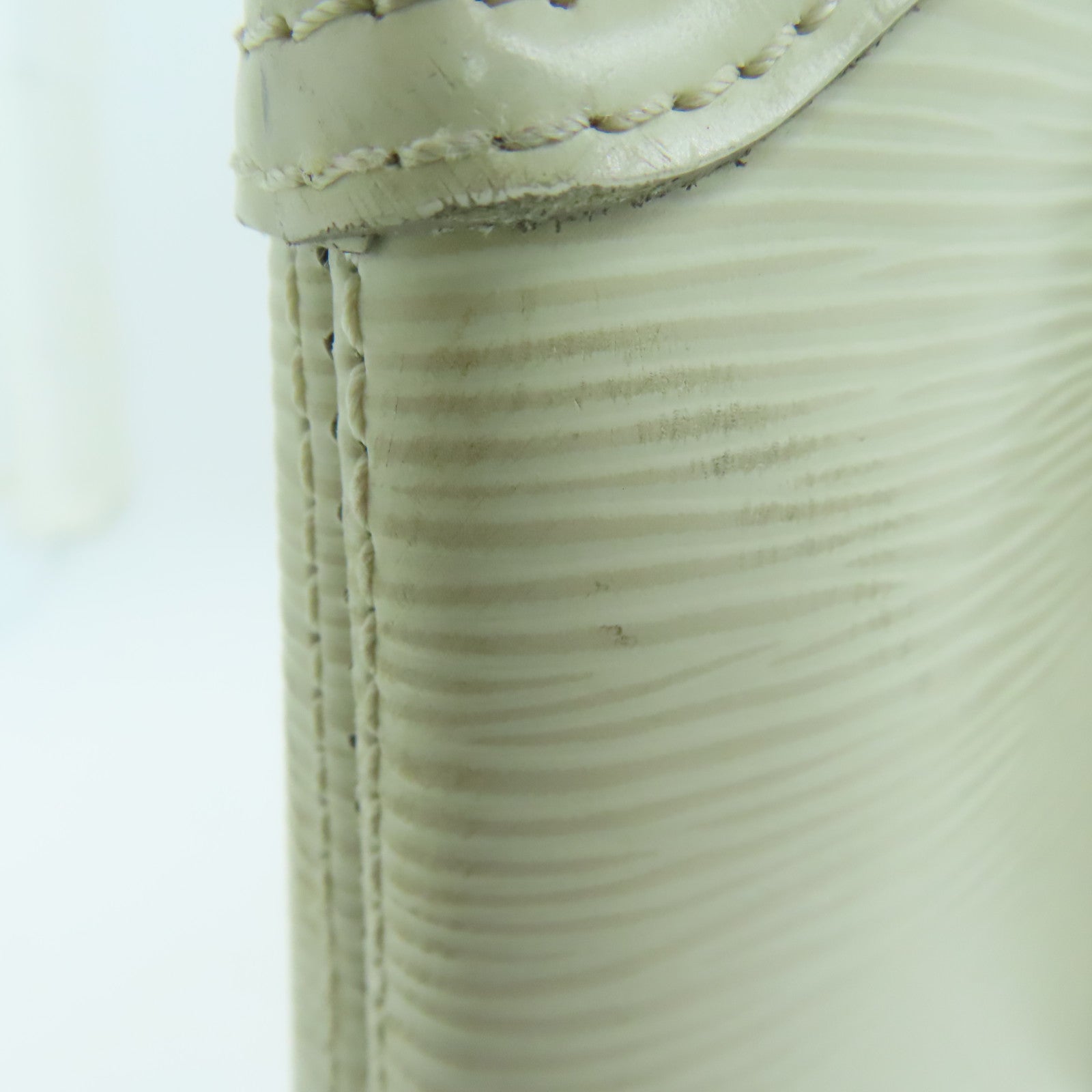 LOUIS VUITTON Epi Lockit Vertical Silver Buckle Handle Bag White