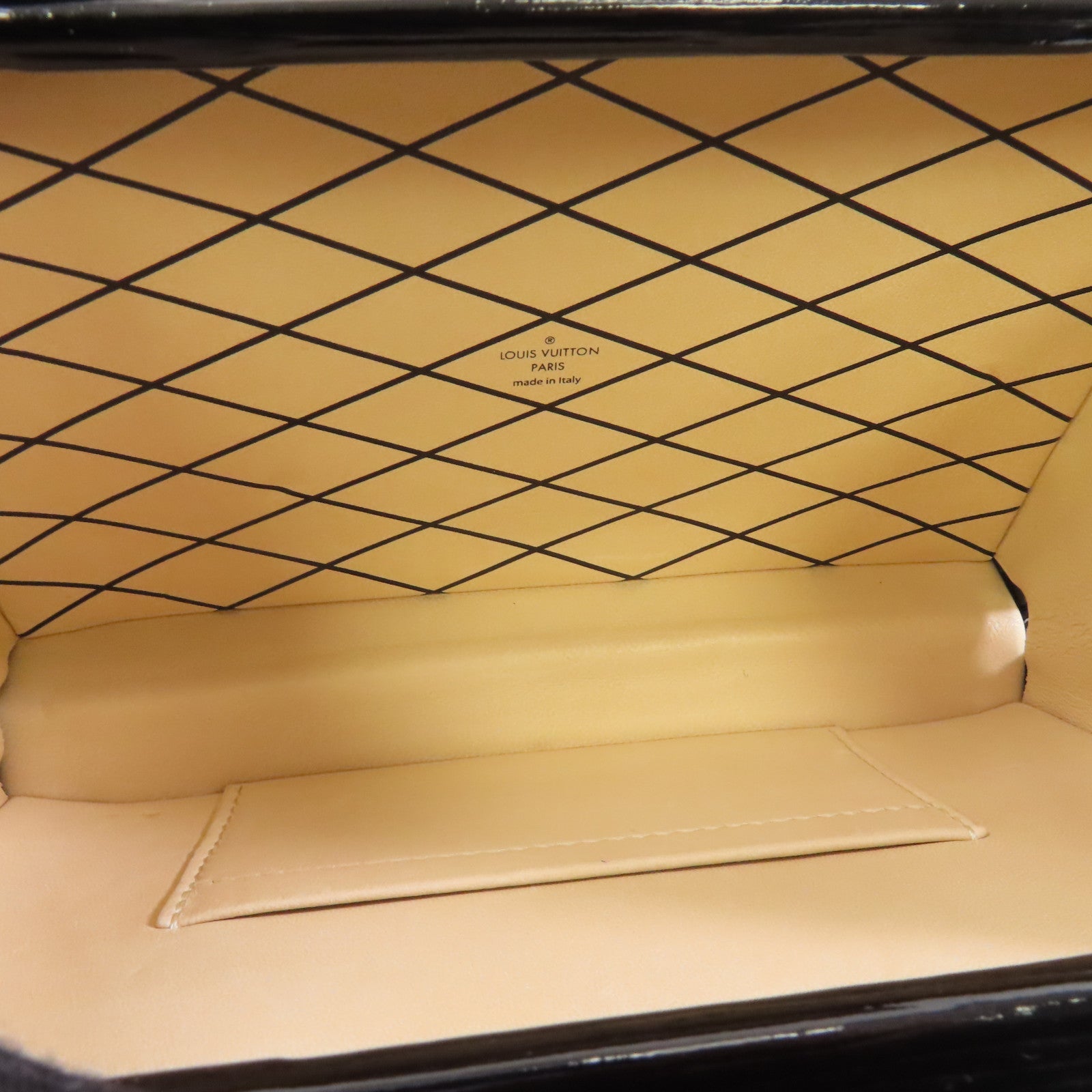 LOUIS VUITTON (PRICE DOWN) LV GHW Petite Malle Shoulder Bag M50013 Epi Black