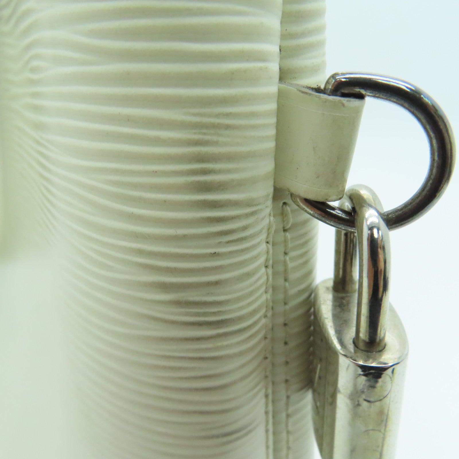 LOUIS VUITTON Epi Lockit Vertical Silver Buckle Handle Bag White