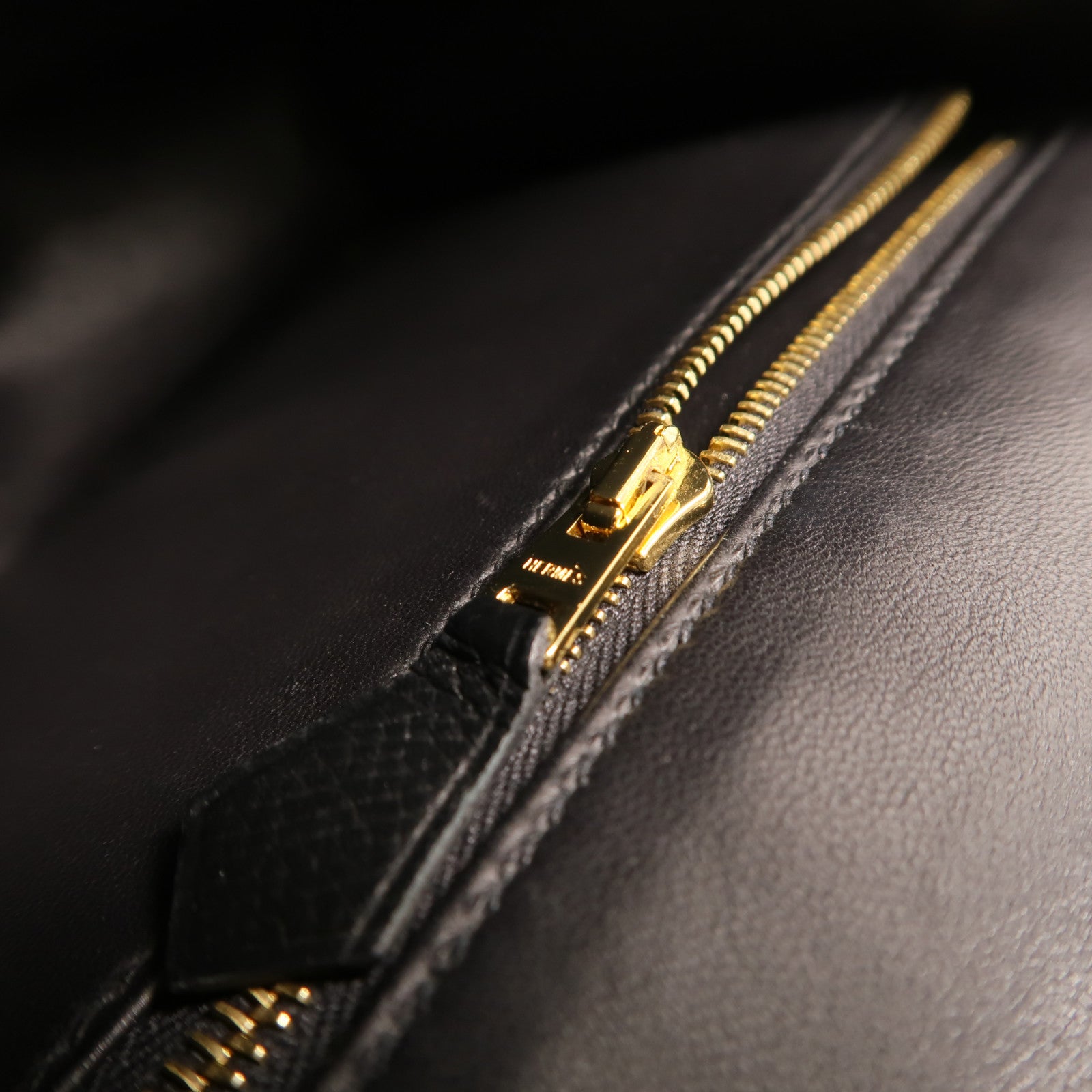 HERMES Epsom皮革Constance 24金扣肩背袋Noir