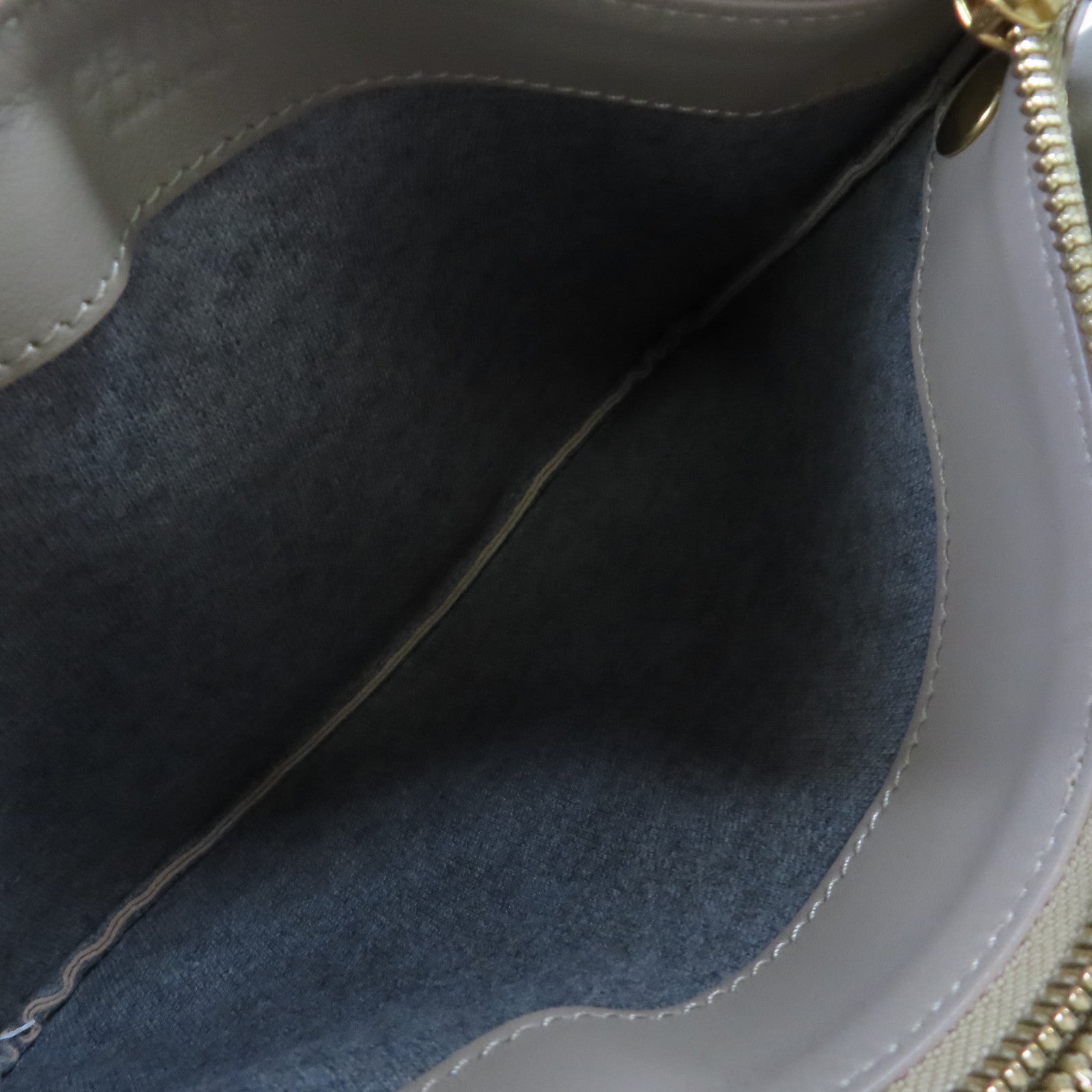 CELINE 牛皮皮革Trio Shoulder Bag金扣肩背袋米色