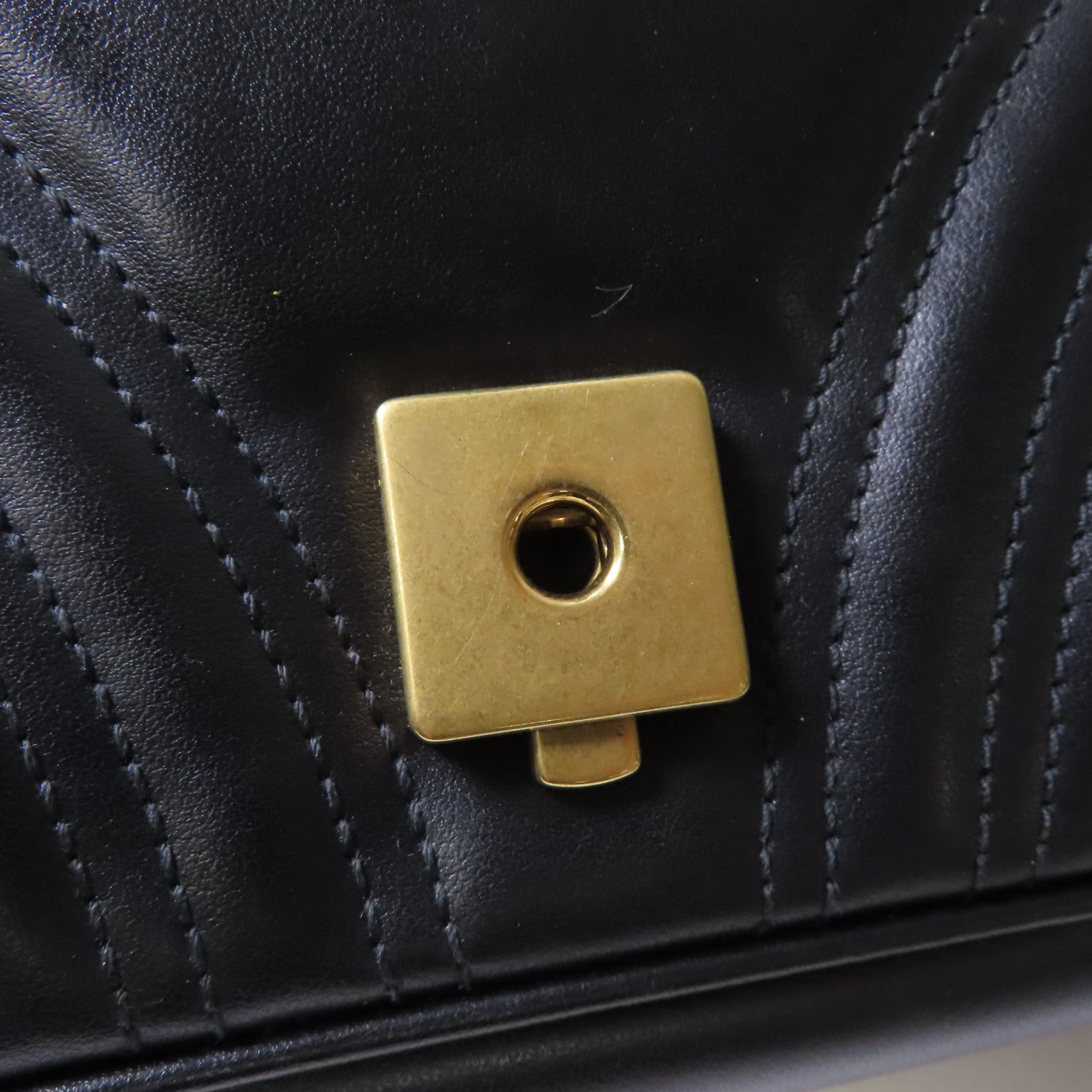 GUCCI 牛皮皮革GG Marmont Chain Shoulder Bag金扣鏈帶肩背袋黑色