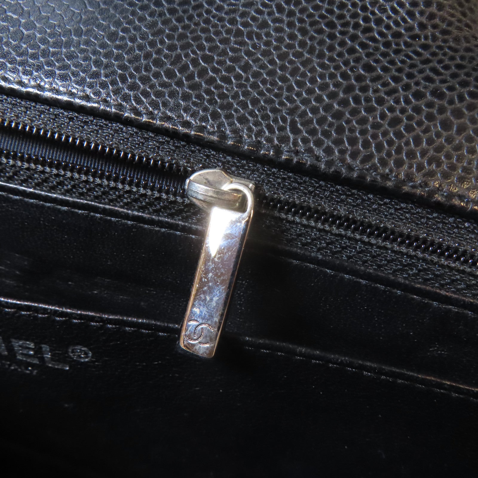 CHANEL 菱格Caviar皮革Jumbo銀扣鏈帶肩背袋黑色
