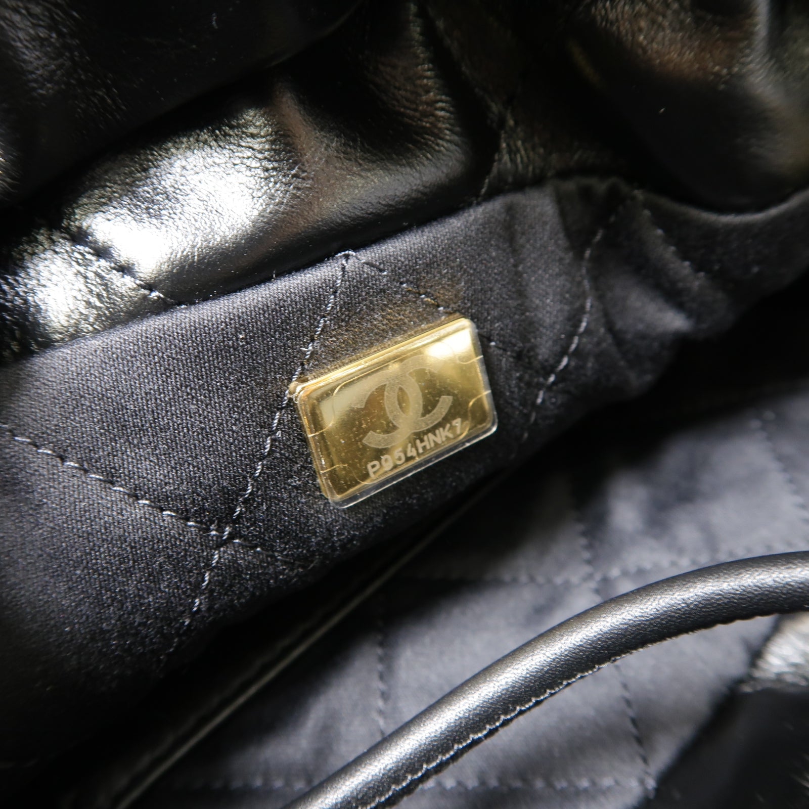 CHANEL 【激減優惠】菱格牛皮皮革22 Mini金扣手挽肩背兩用袋黒色