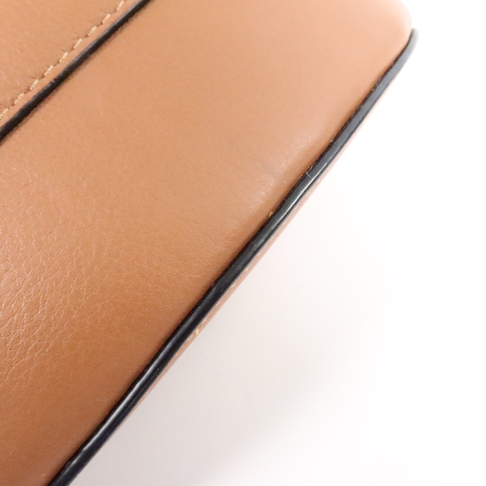 LOEWE 牛皮皮革Dice Pocket肩背袋