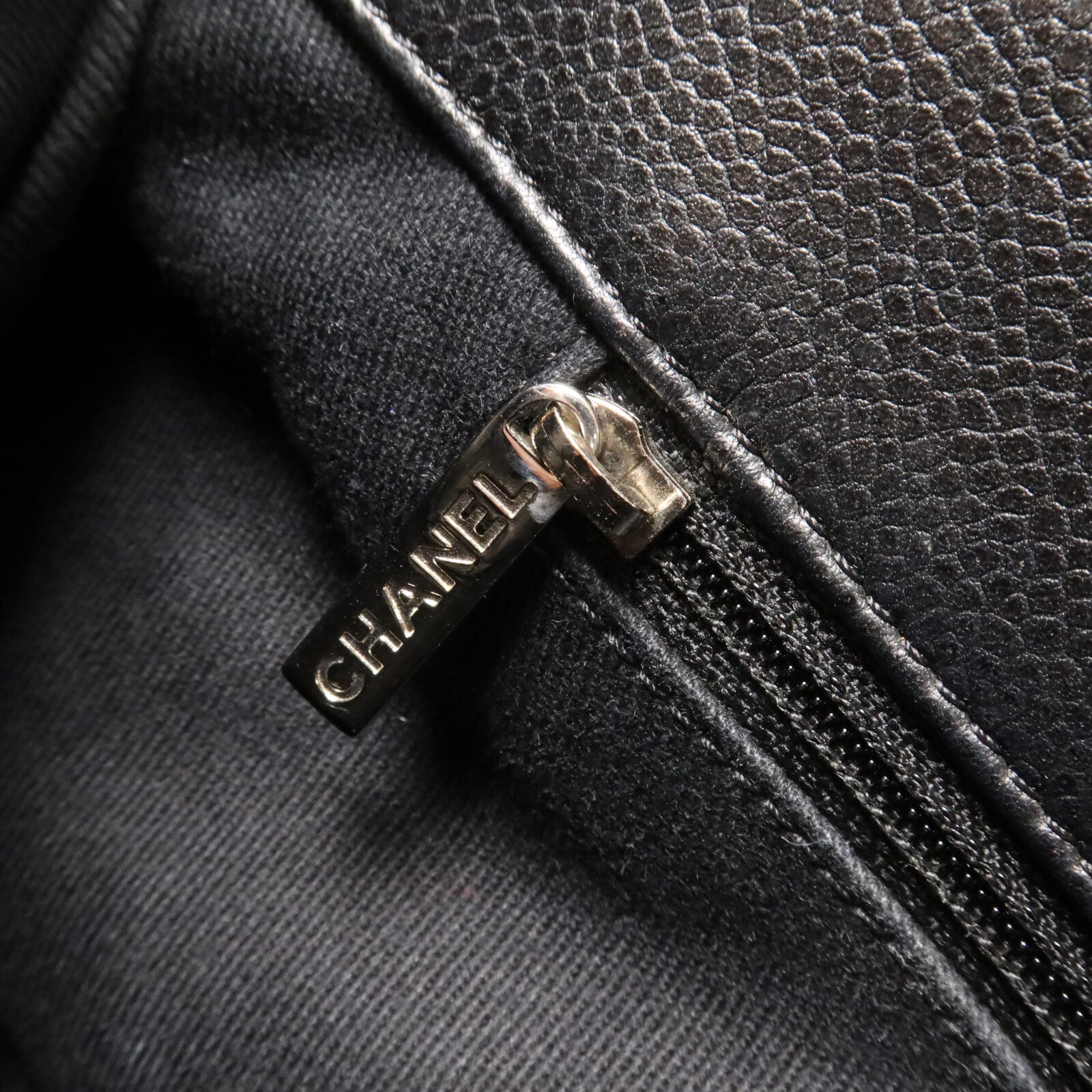 CHANEL 牛皮皮革Timeless CC Soft Bag鏈帶肩背袋