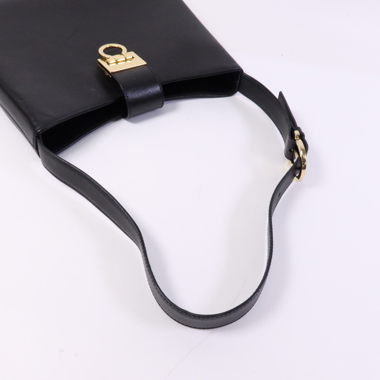 Salvatore Ferragamo 牛皮皮革Gancini金扣肩背袋