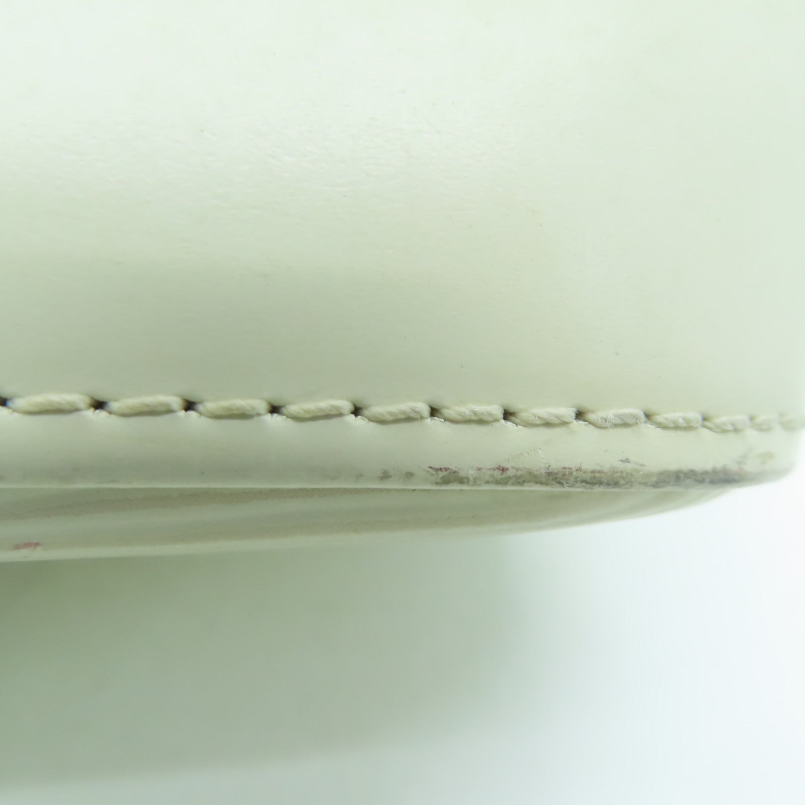 LOUIS VUITTON Epi Lockit Vertical Silver Buckle Handle Bag White