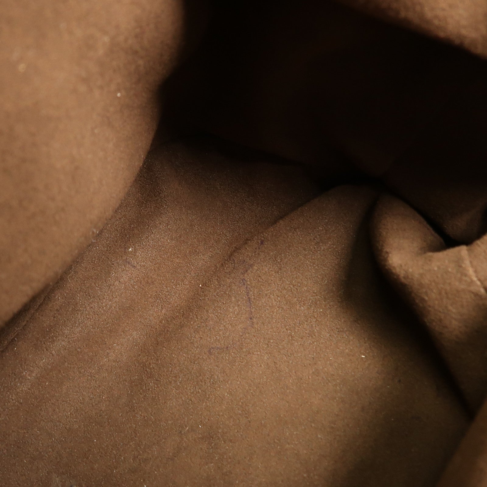 LOUIS VUITTON Monogram Mahina Neo L金扣肩背袋