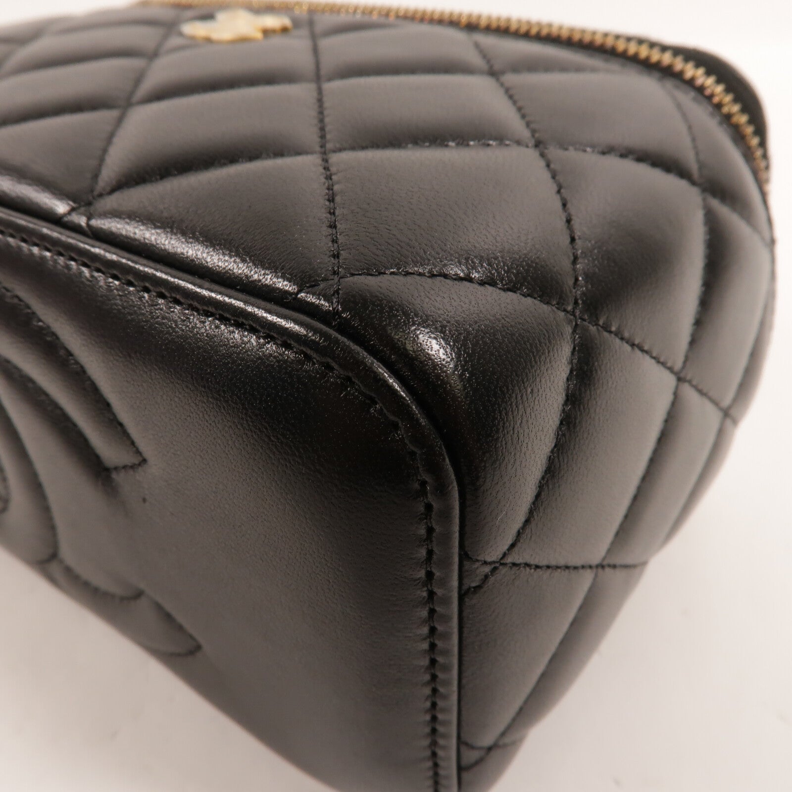 CHANEL 羊皮皮革Vanity Case Gold Ball鏈帶肩背袋
