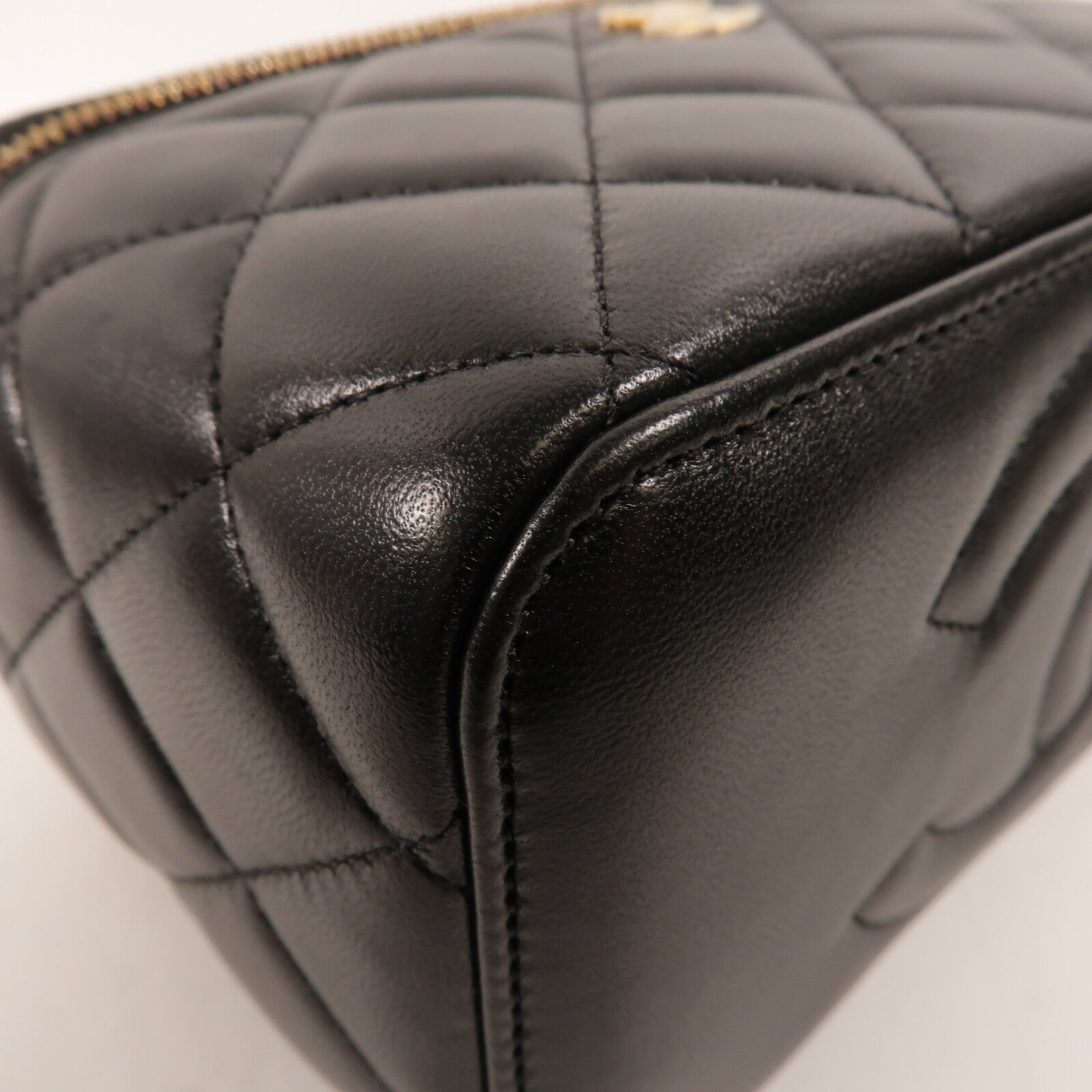 CHANEL 羊皮皮革Vanity Case Gold Ball鏈帶肩背袋