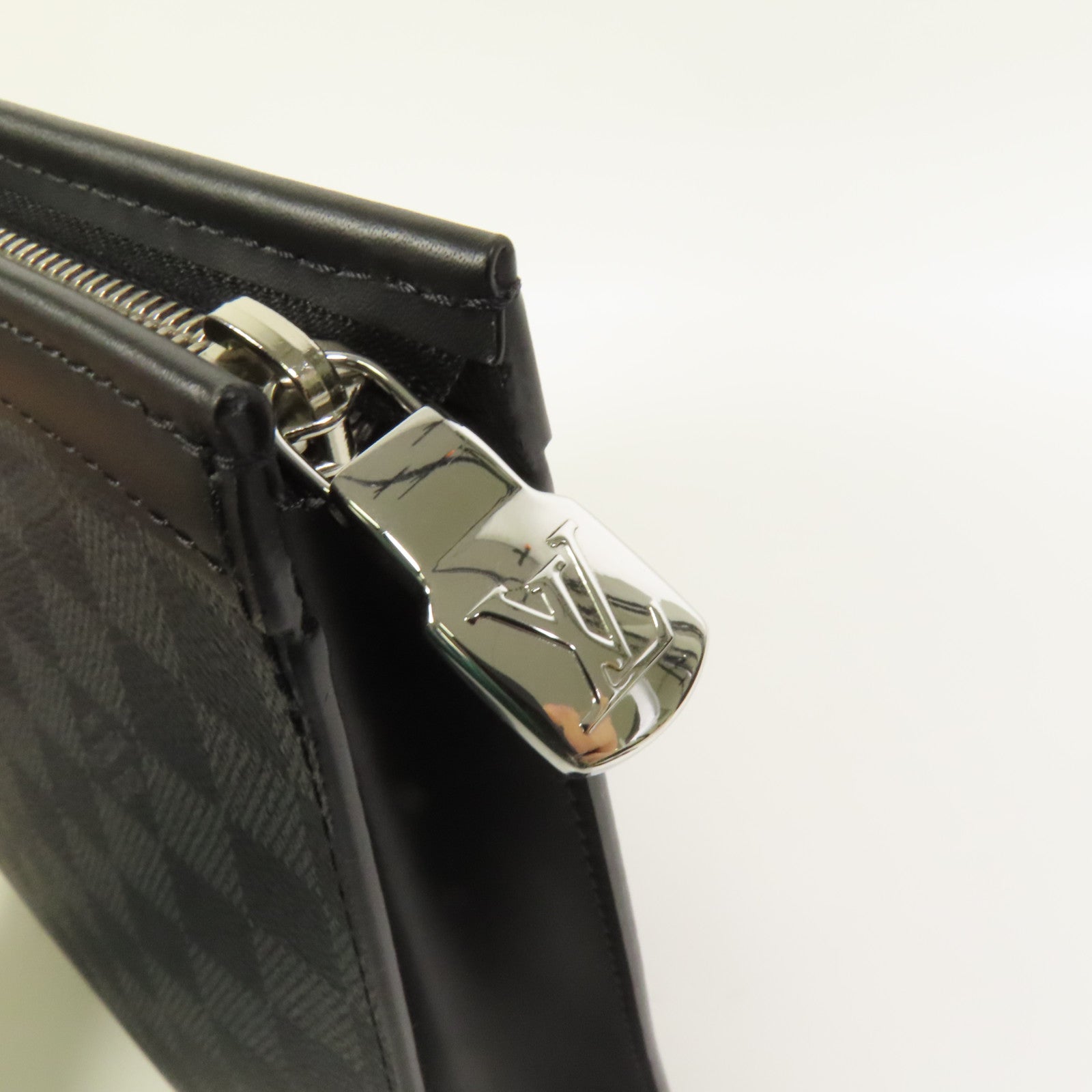 LOUIS VUITTON Damier Graphite Pochette Voyage MM銀扣手拿包