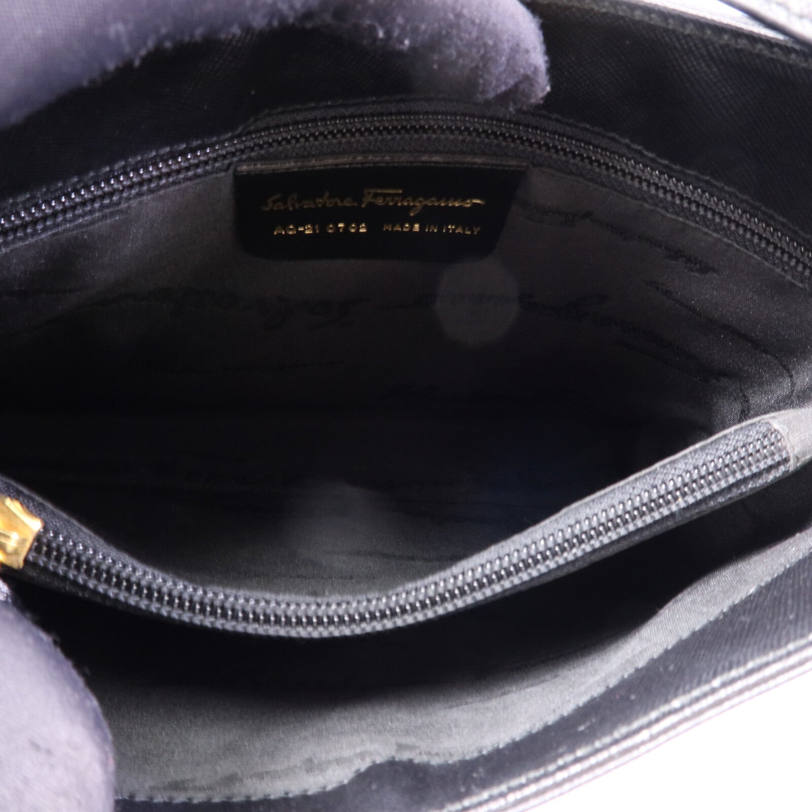 Salvatore Ferragamo 牛皮皮革Gancini金扣肩背袋