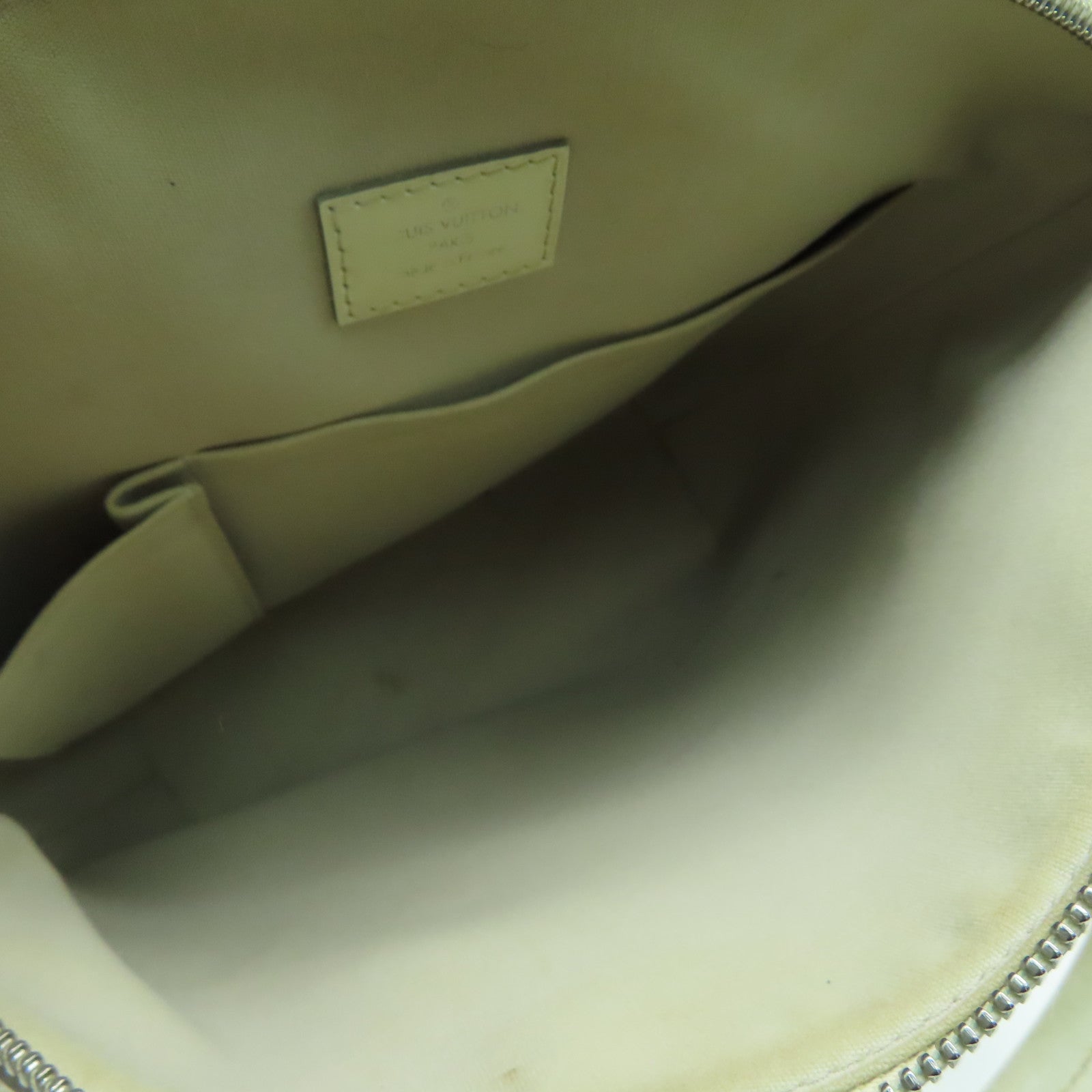 LOUIS VUITTON Epi Lockit Vertical Silver Buckle Handle Bag White
