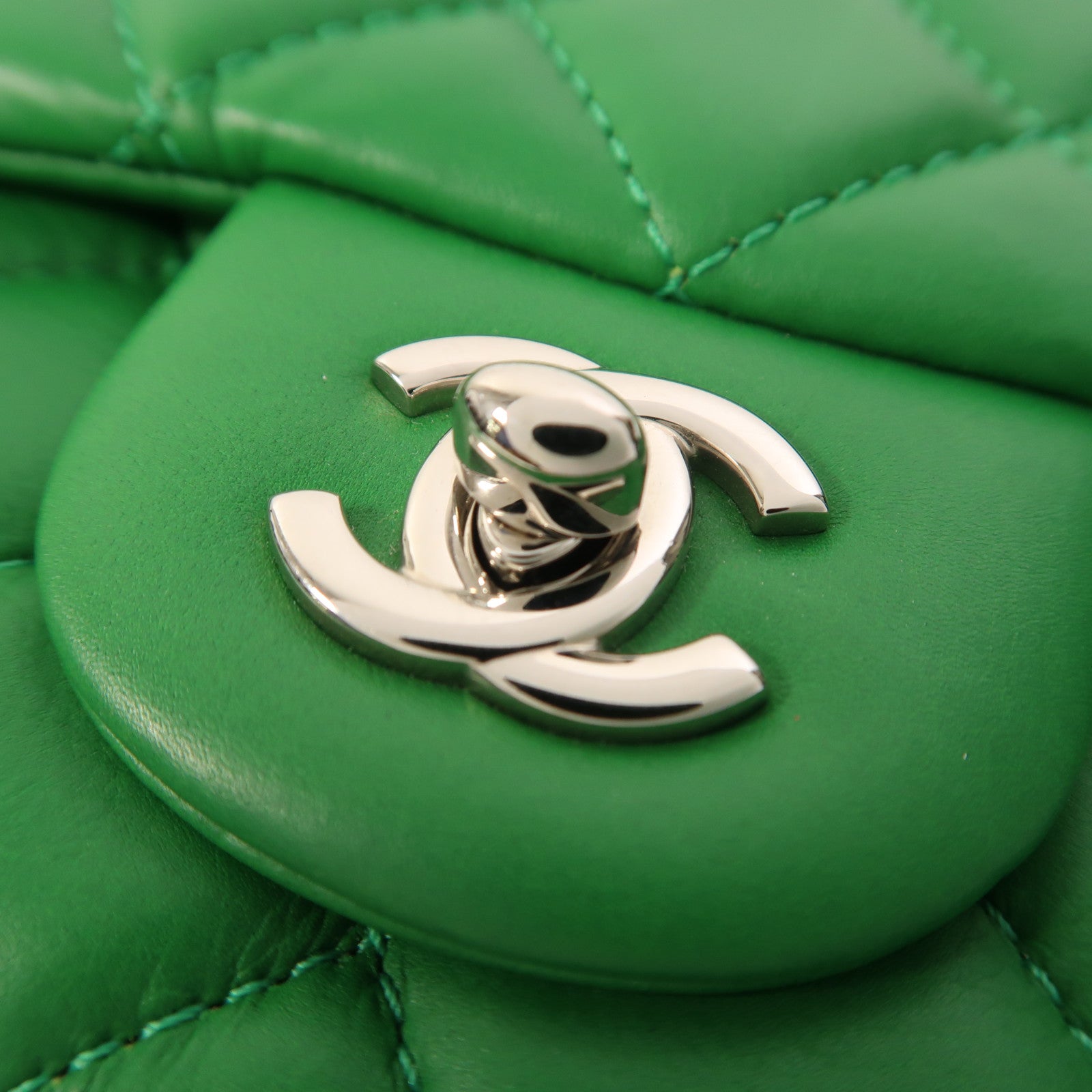 CHANEL 羊皮皮革Shoulder Bag銀扣鏈帶肩背袋