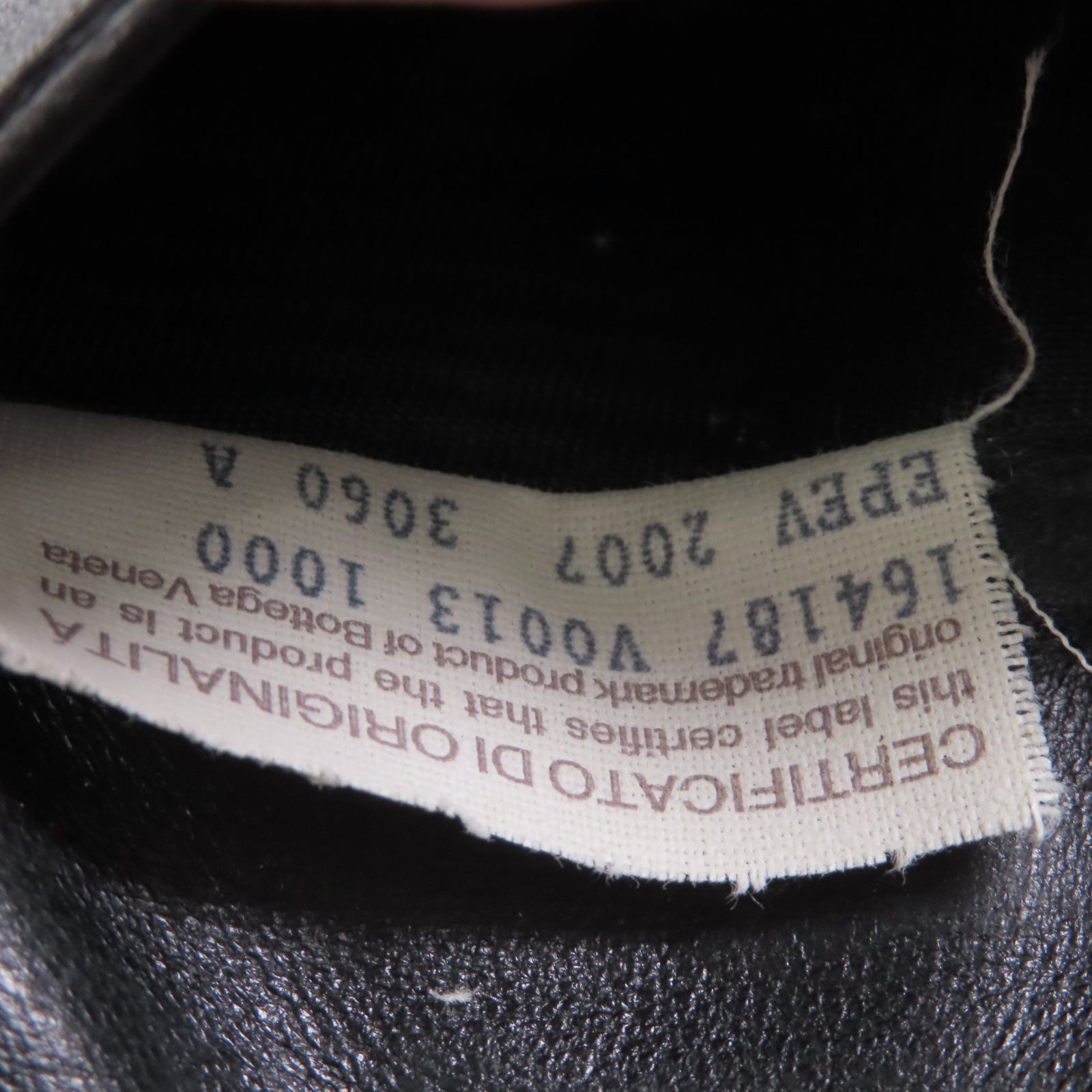 BOTTEGA VENETA 羊皮皮革Wallet金扣錢包黑色