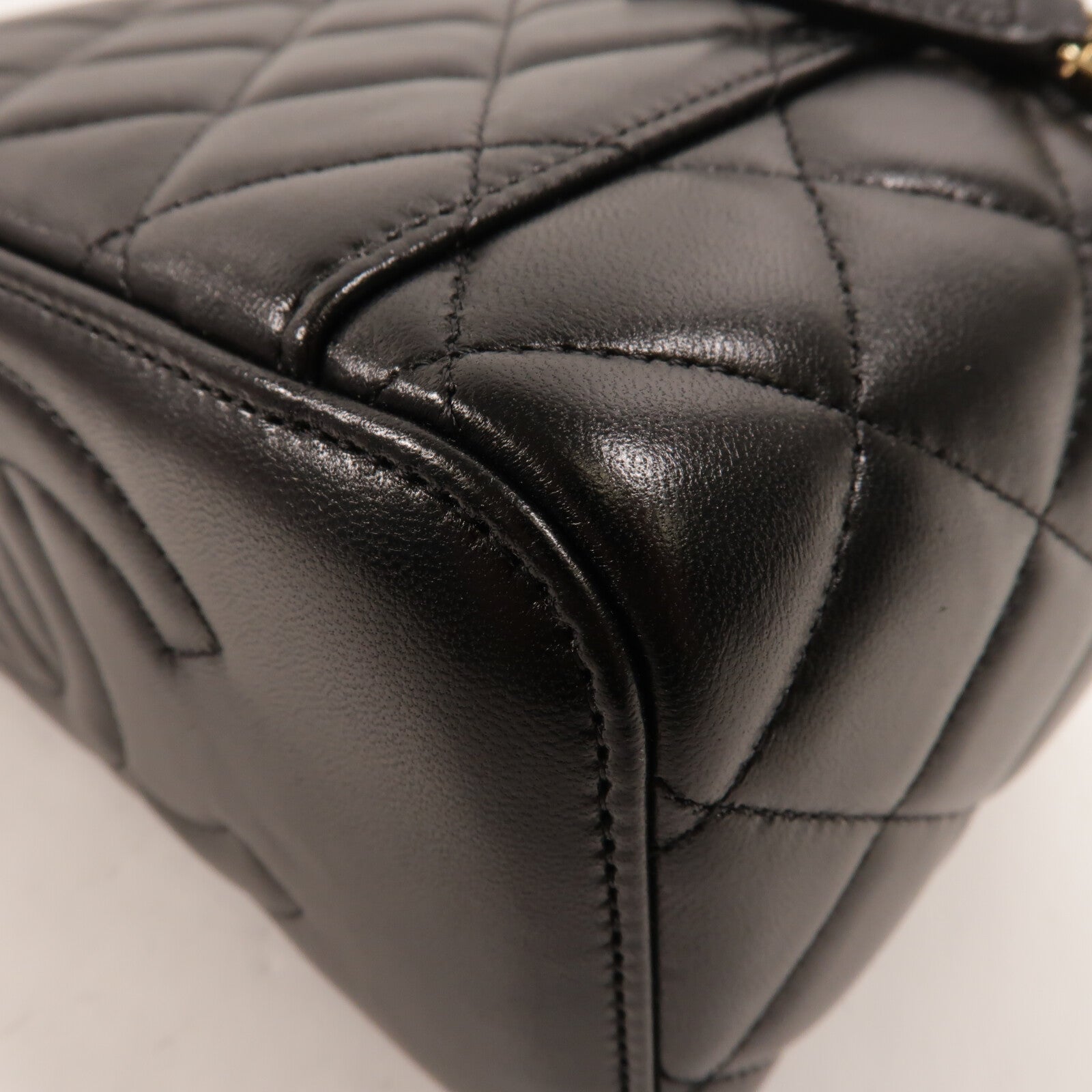 CHANEL 羊皮皮革Vanity Case Gold Ball鏈帶肩背袋