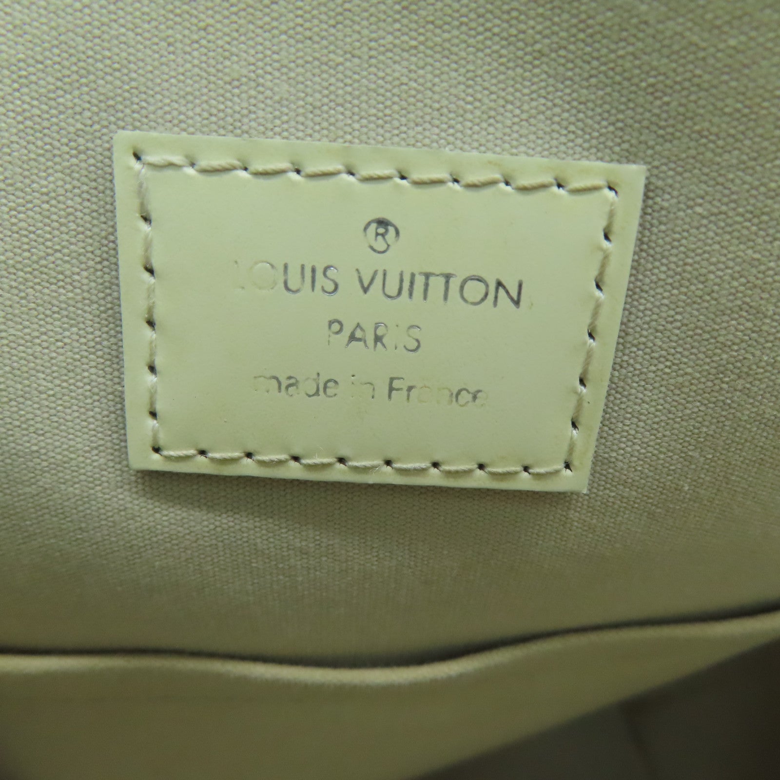 LOUIS VUITTON Epi Lockit Vertical Silver Buckle Handle Bag White