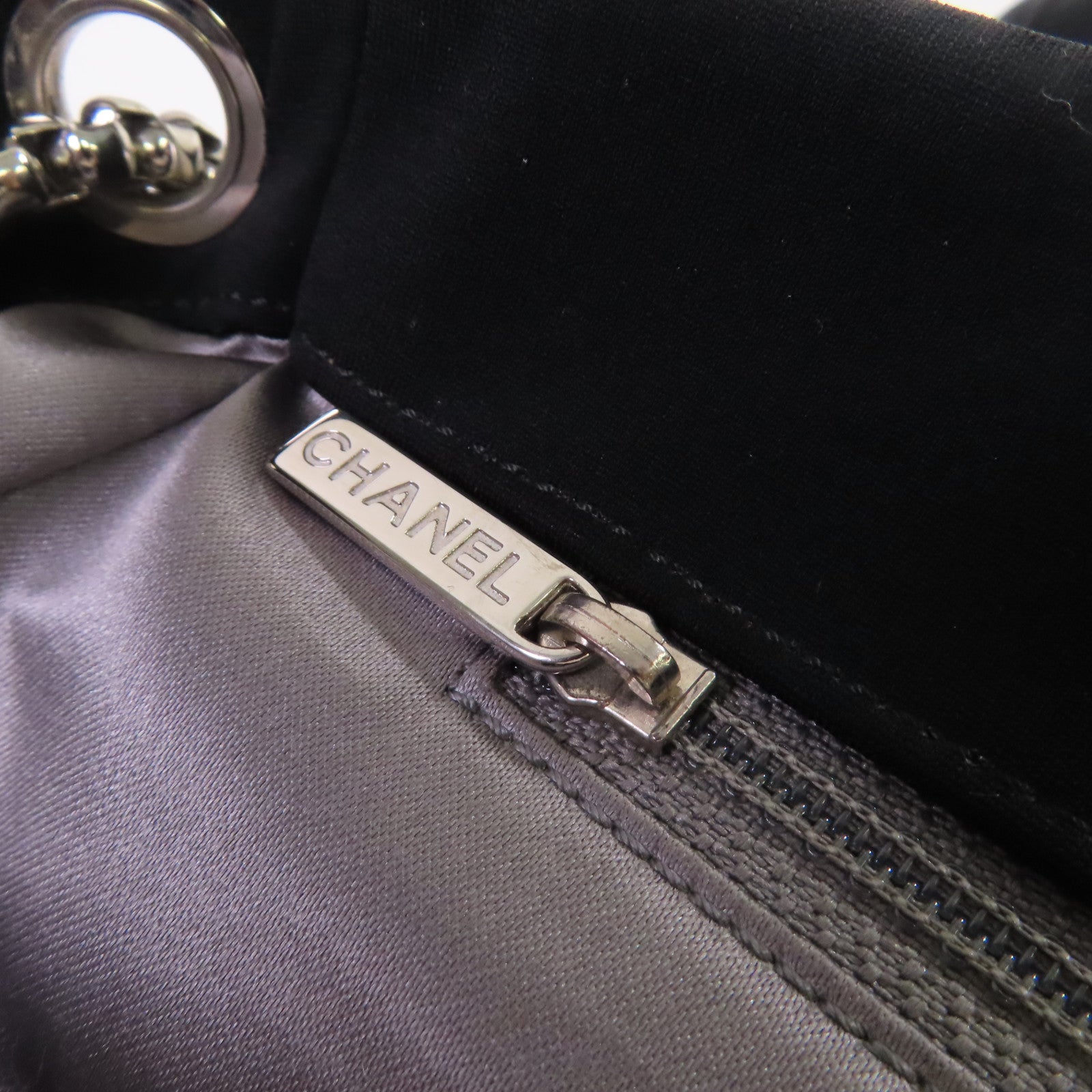 CHANEL 菱格布料Chain Shoulder Bag銀扣鏈帶肩背袋黑色