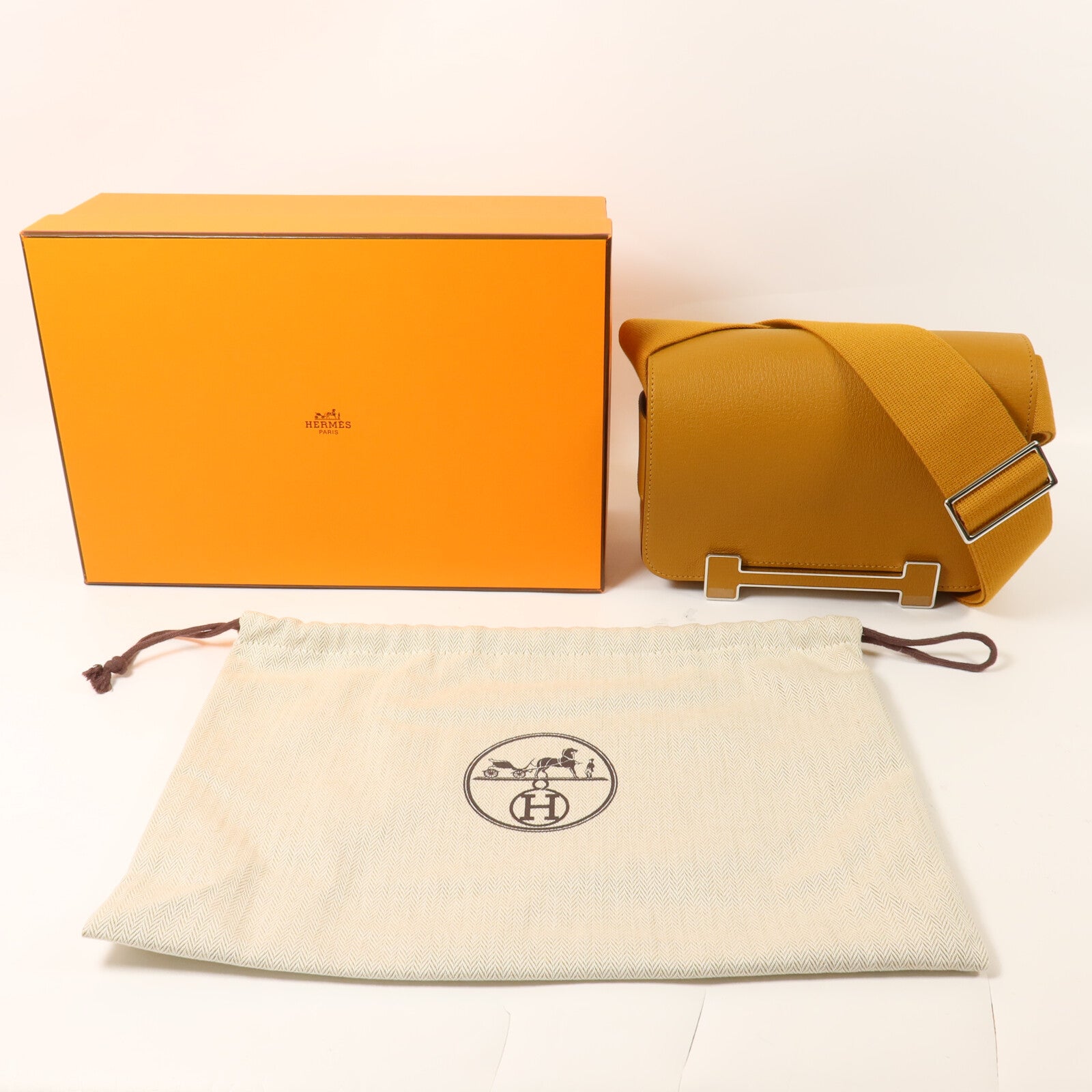 HERMES Chevre皮革Geta Bag肩背袋Caramel